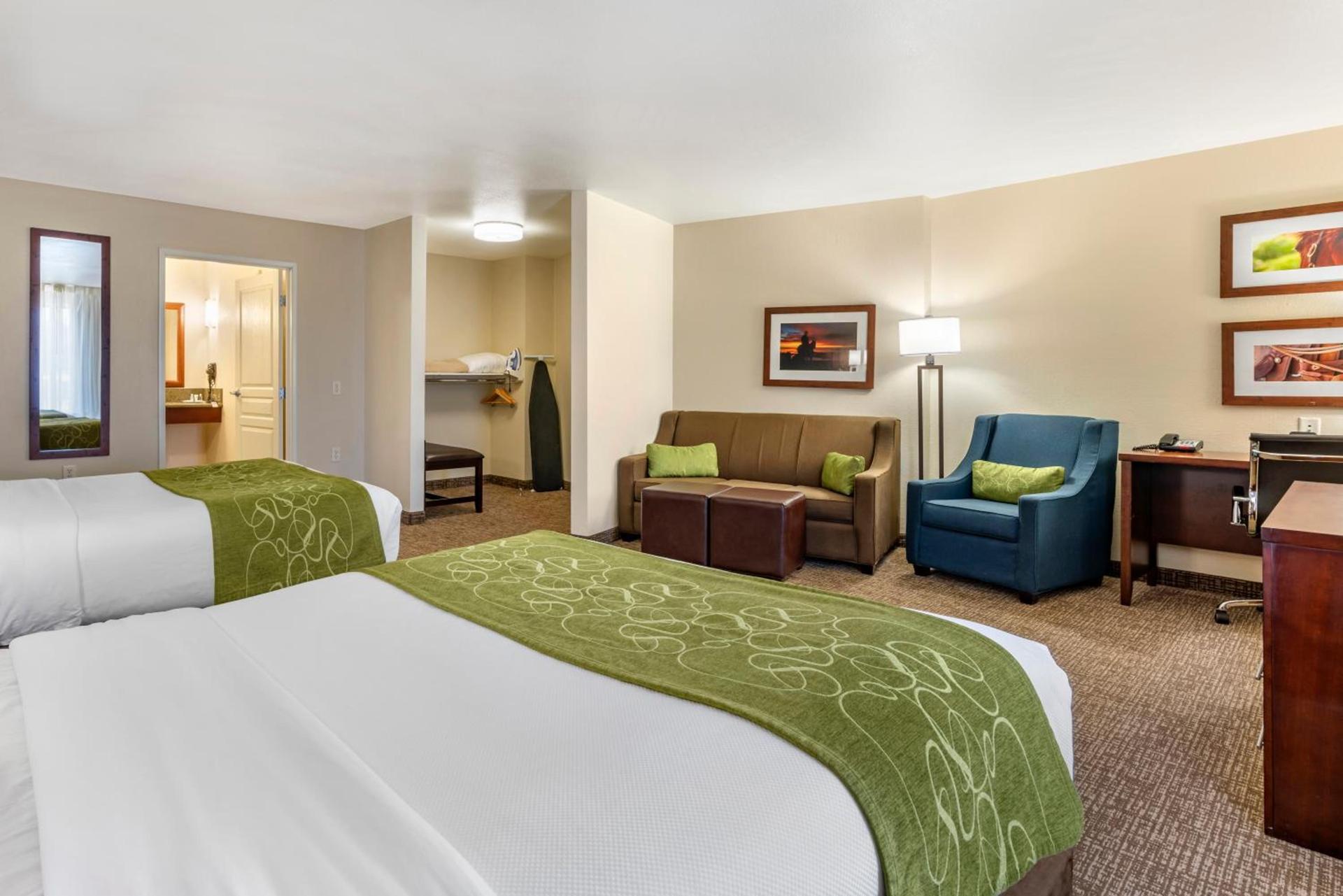 Comfort Suites Fernley photo 43