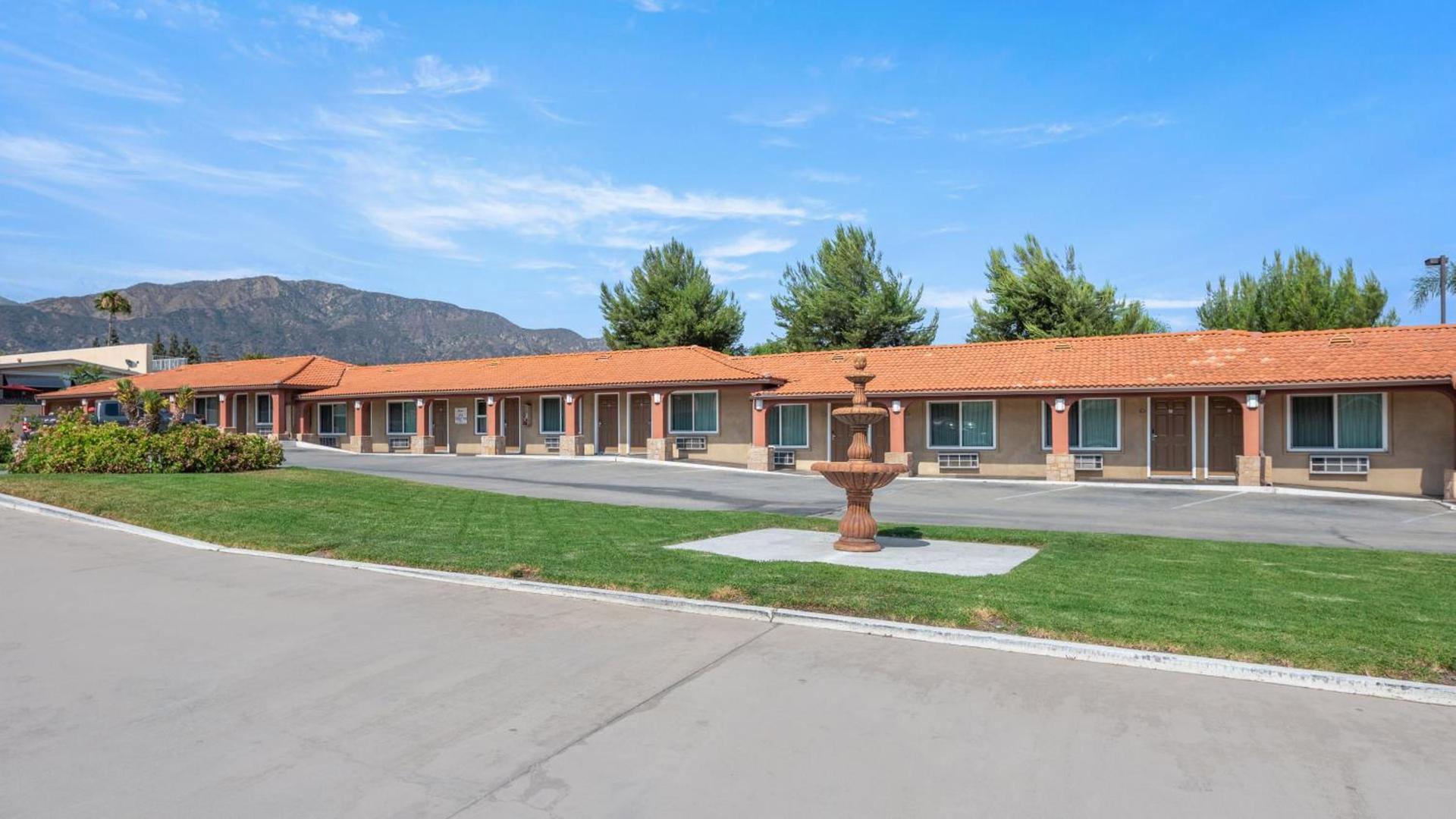 Oak Park Motel photo 17