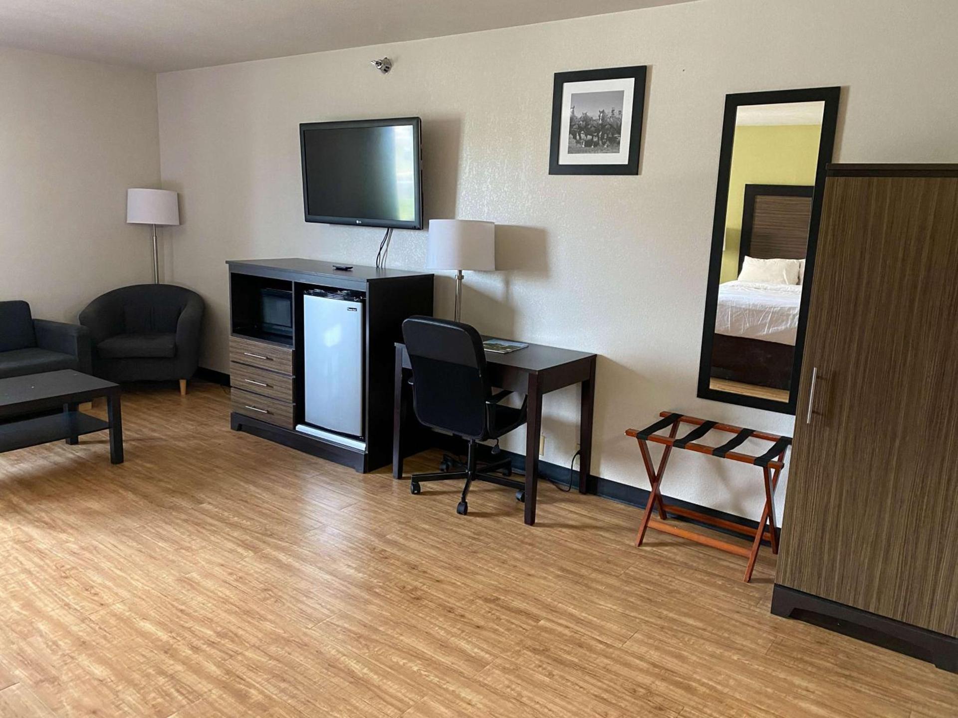 Motel 6 Lancaster photo 2