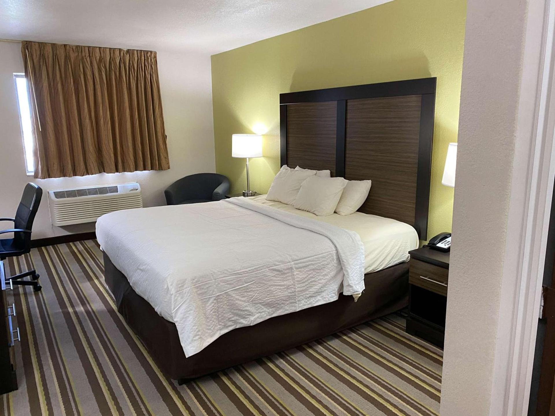 Motel 6 Lancaster photo 3