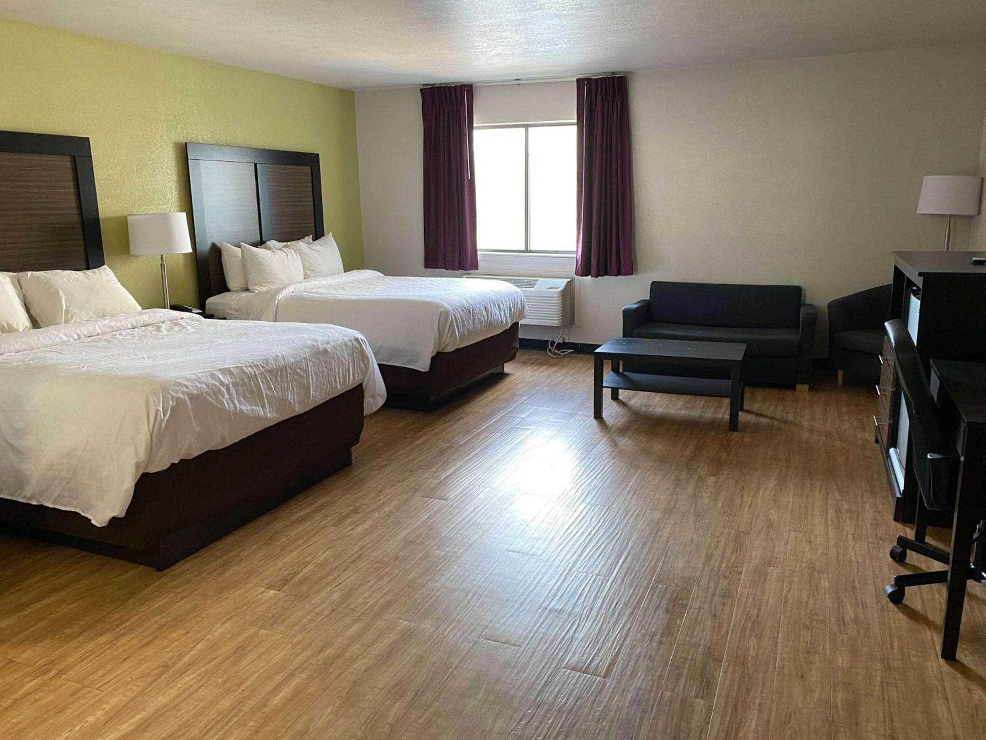 Motel 6 Lancaster photo 5