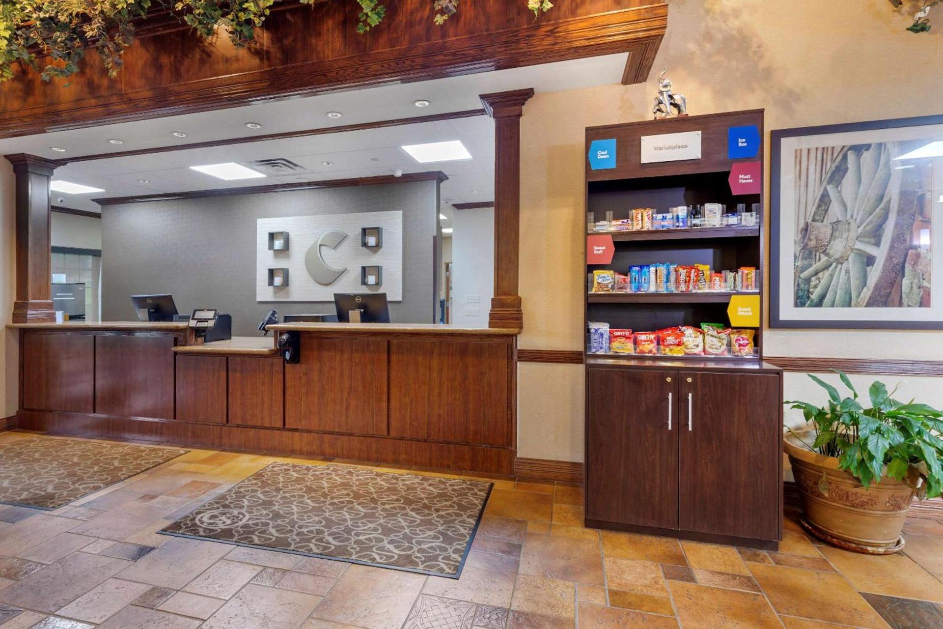 Comfort Suites Marshall photo 3