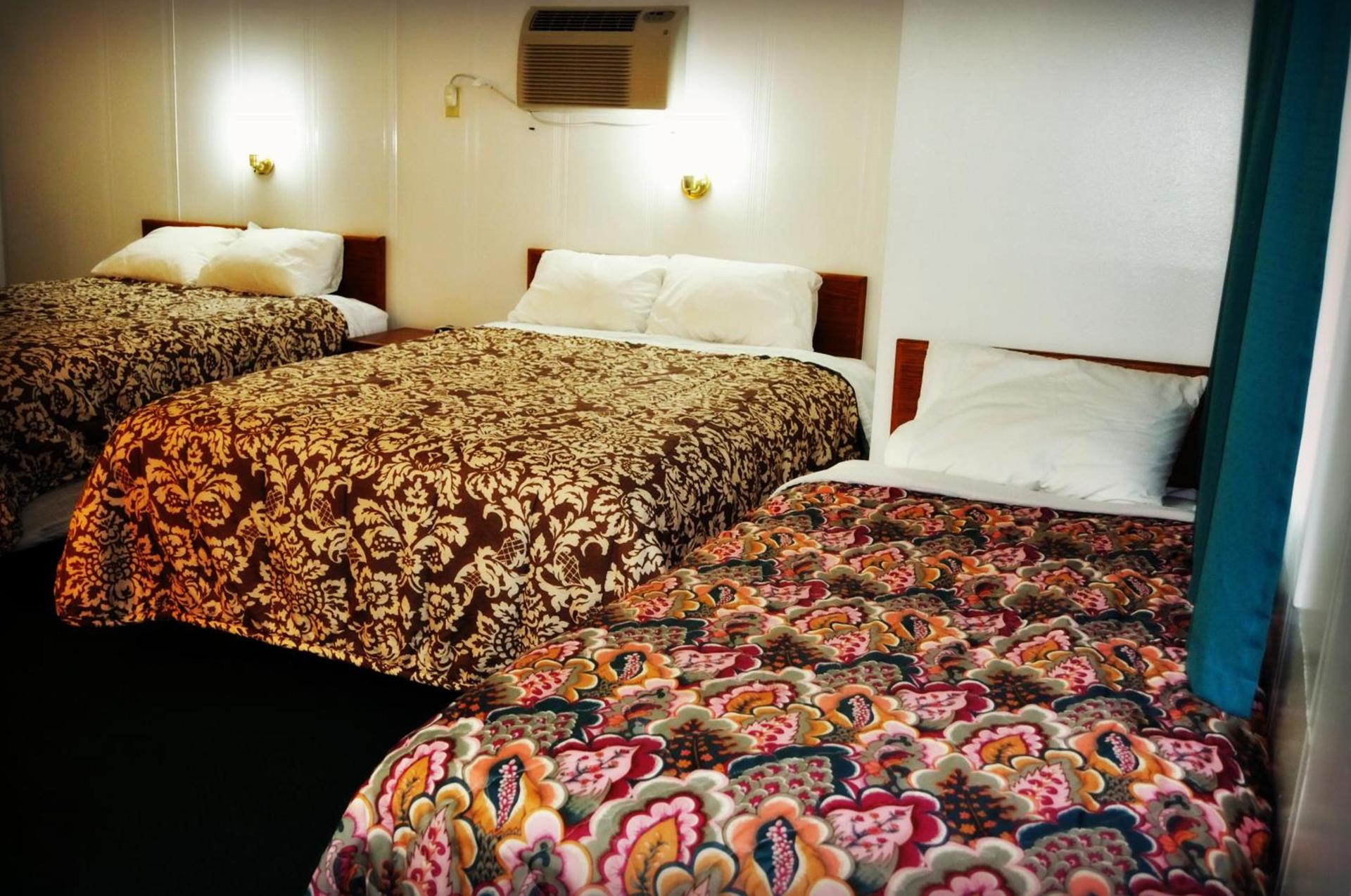 Town House Motel photo 22