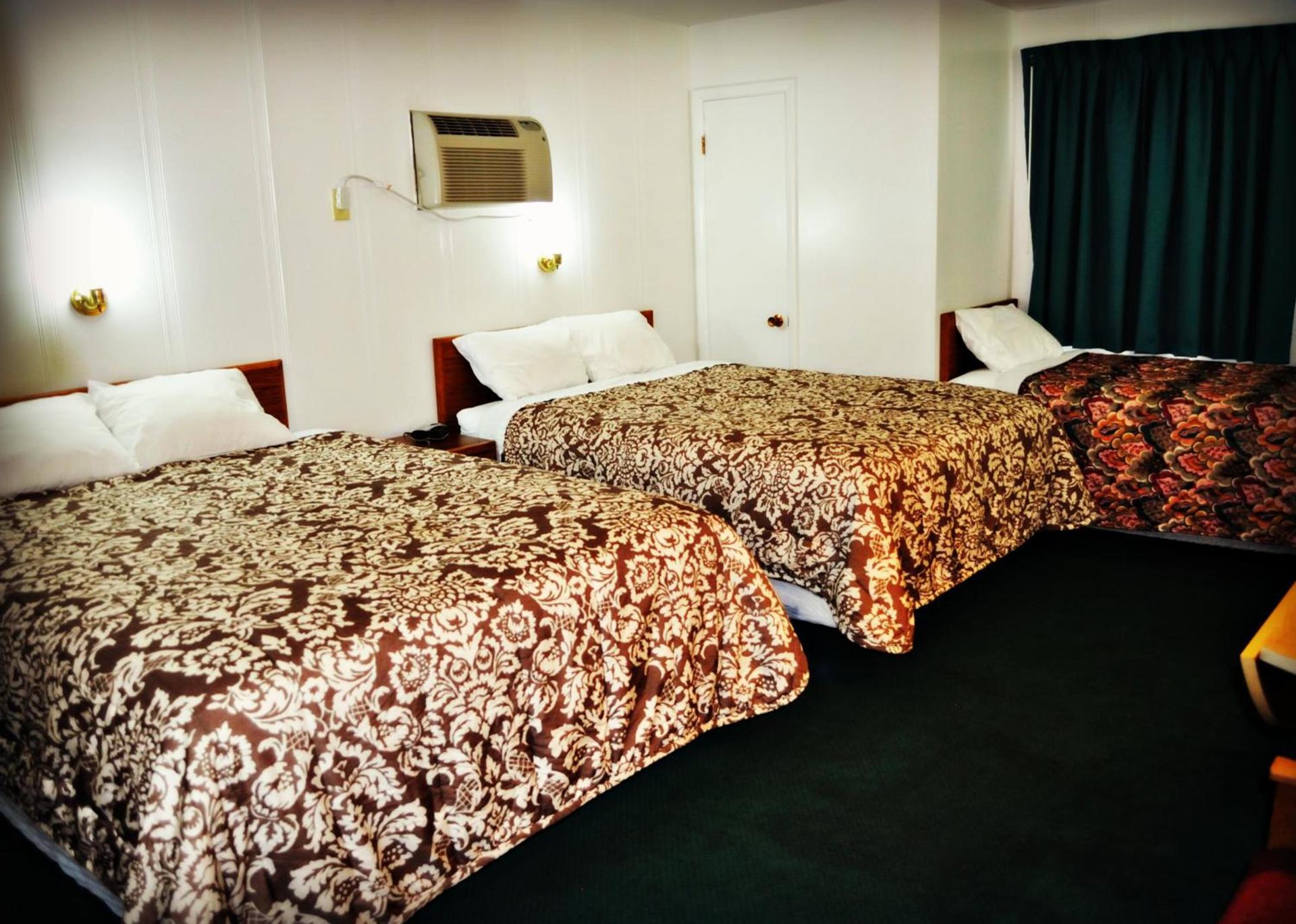 Town House Motel photo 15