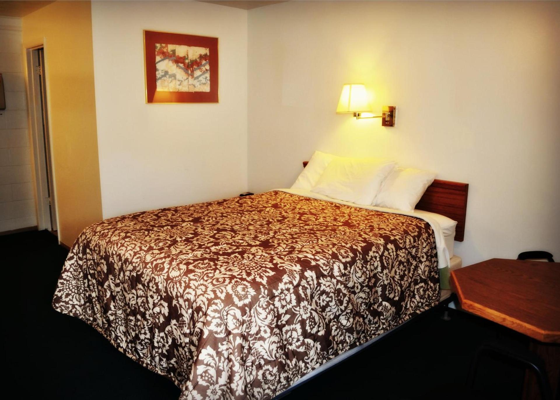 Town House Motel photo 7