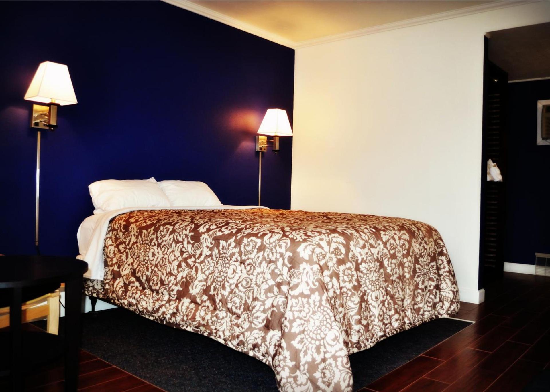 Town House Motel photo 9