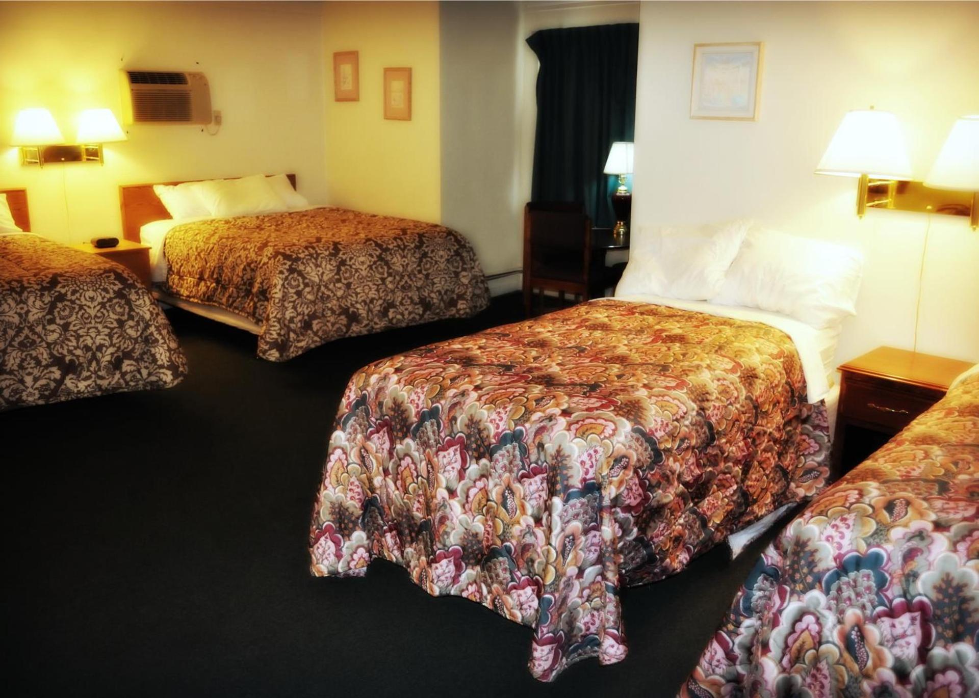 Town House Motel photo 17