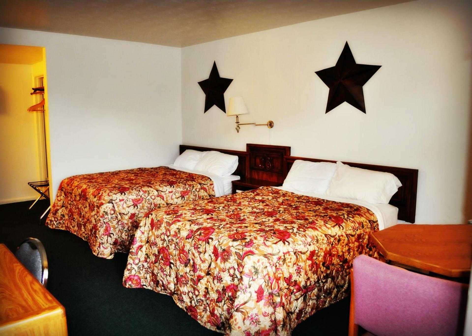 Town House Motel photo 13