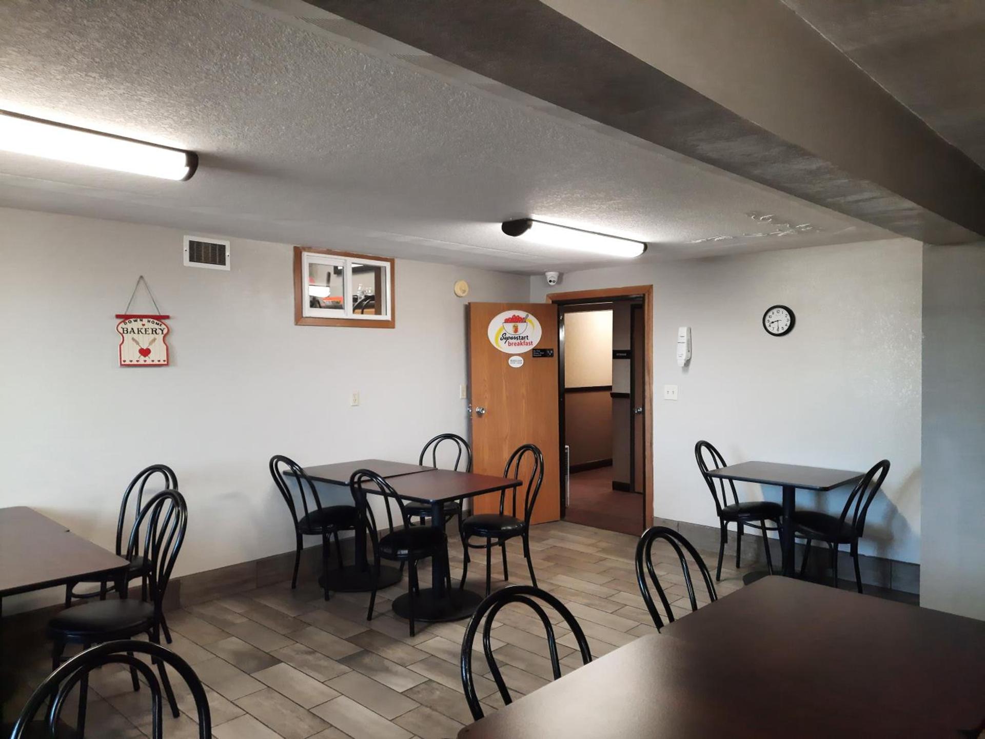 Super 8 by Wyndham Watertown photo 30