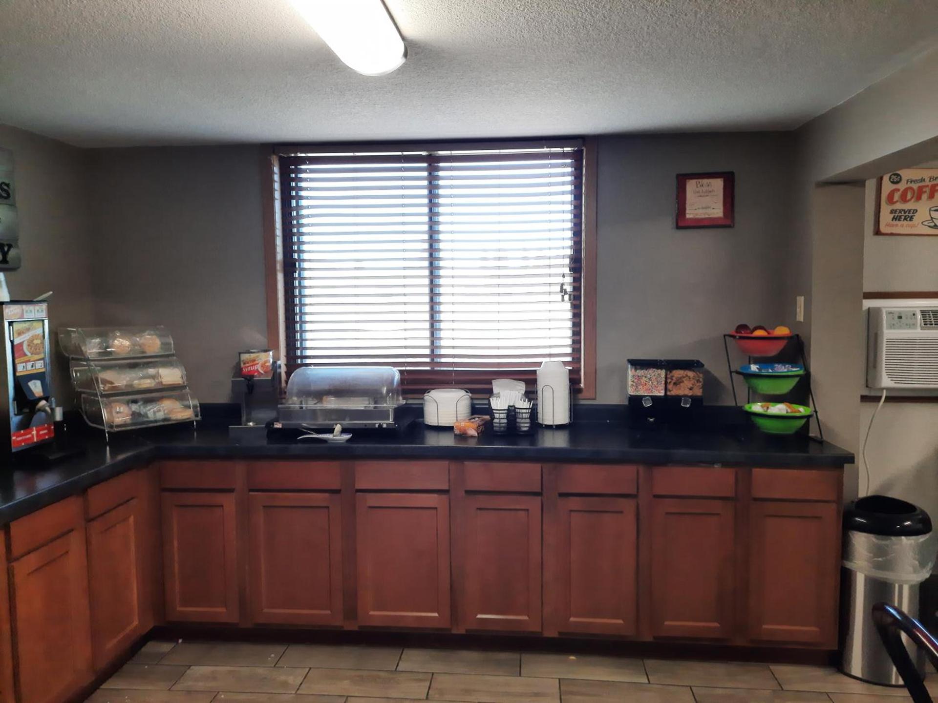 Super 8 by Wyndham Watertown photo 22