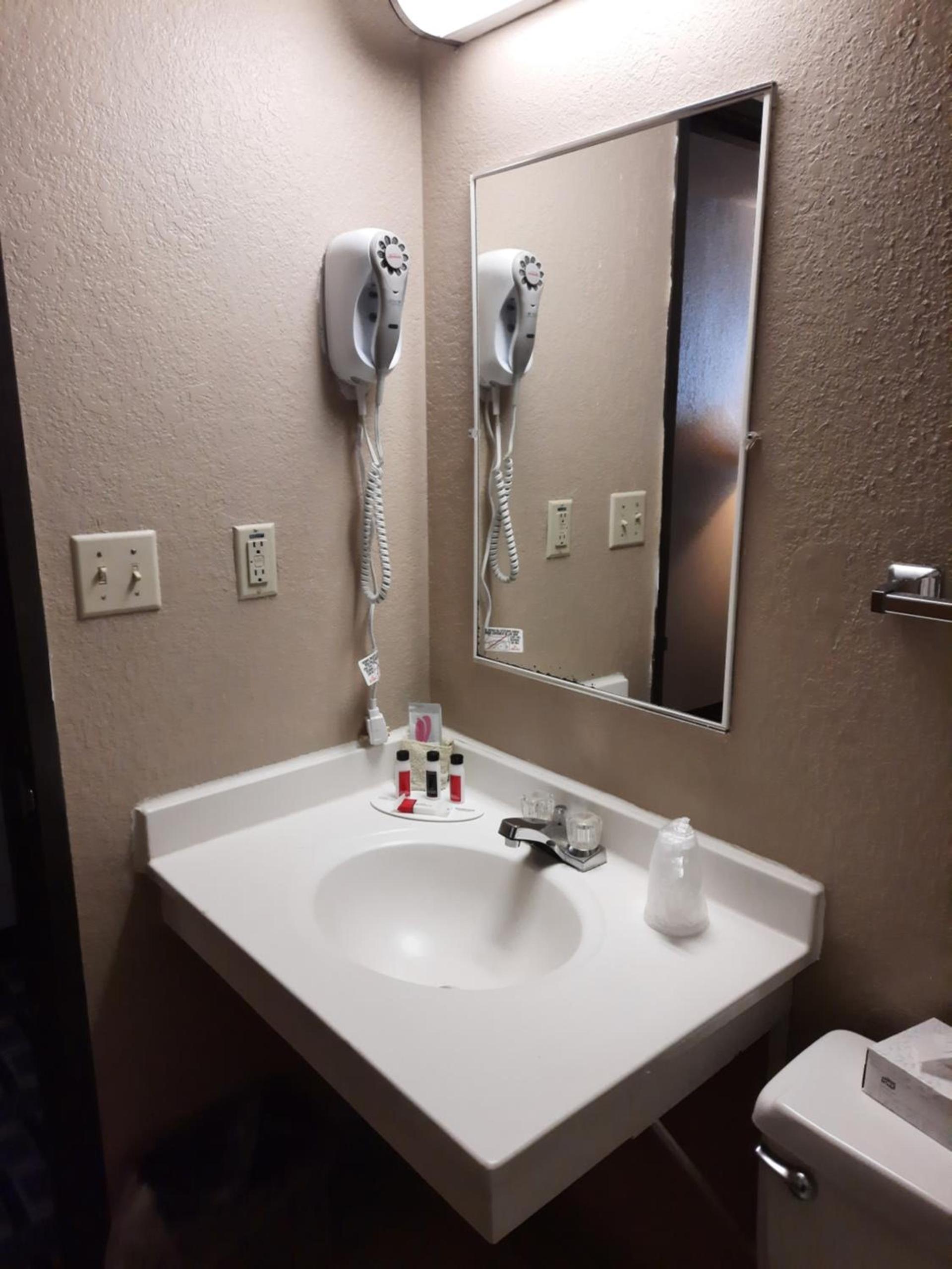 Super 8 by Wyndham Watertown photo 39
