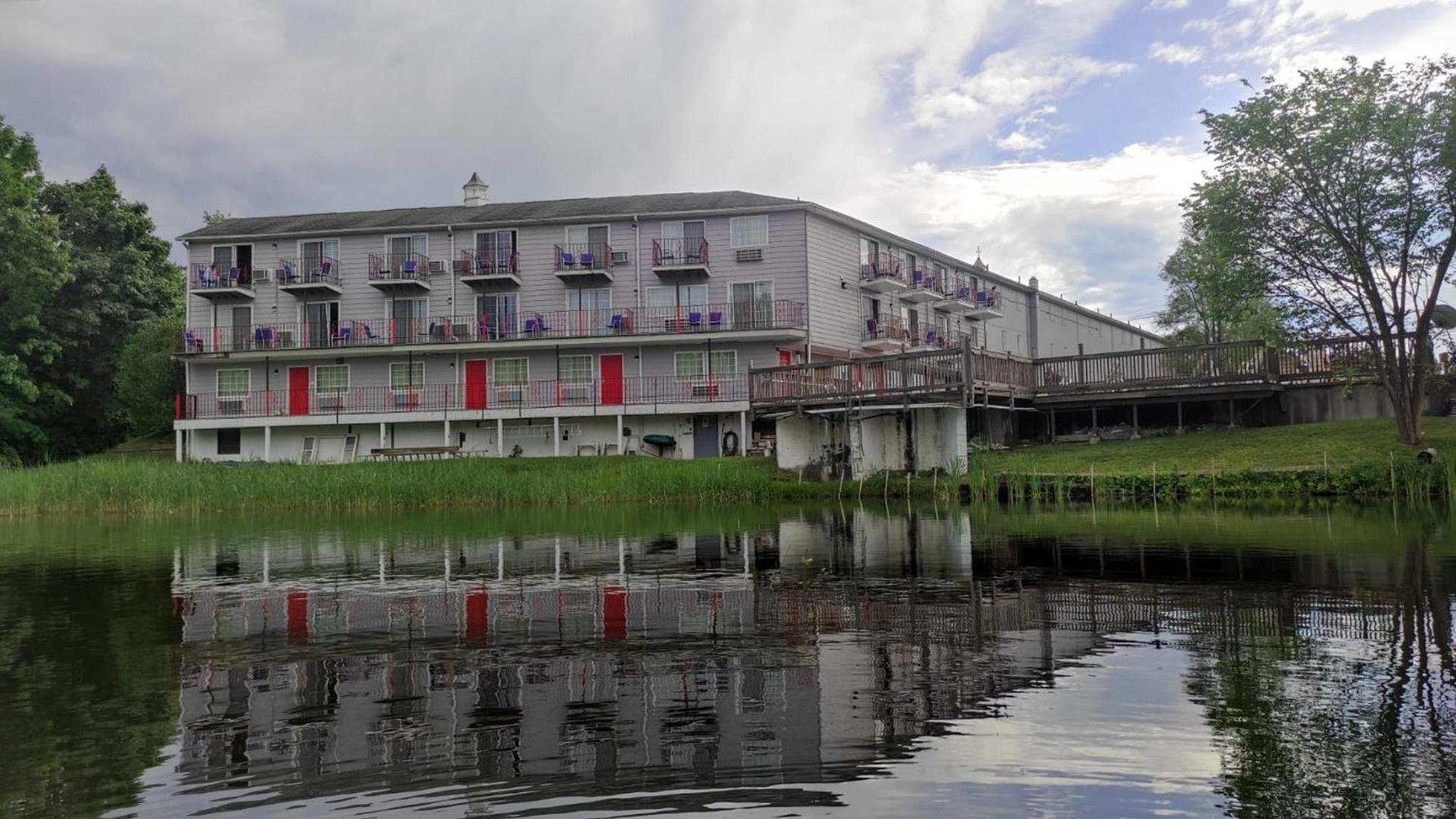 Super 8 by Wyndham Sturbridge photo 64