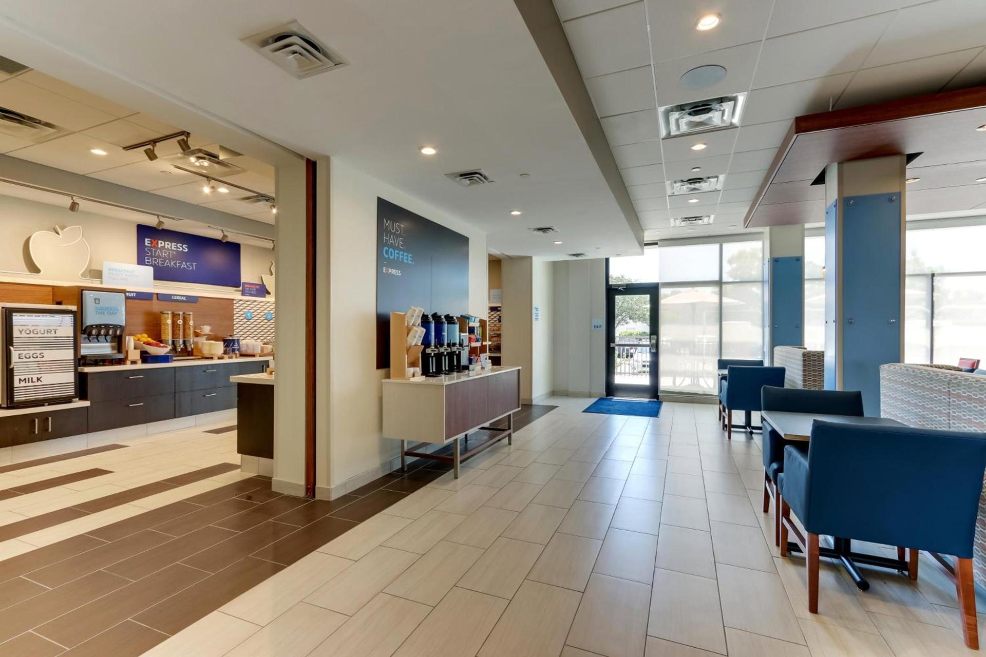 Holiday Inn Express - Wilmington - Porters Neck by IHG photo 6