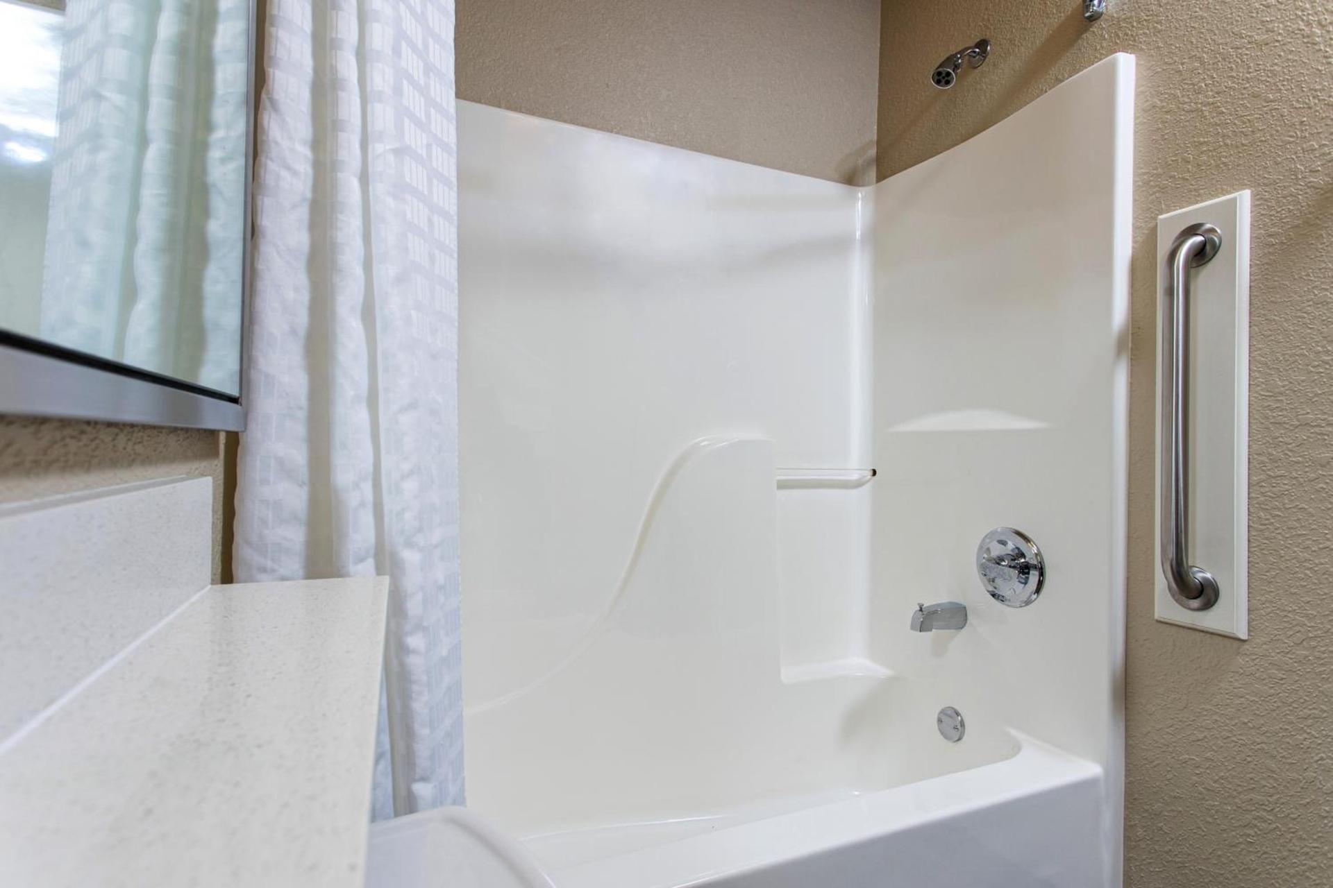 Candlewood Suites Appleton by IHG photo 7