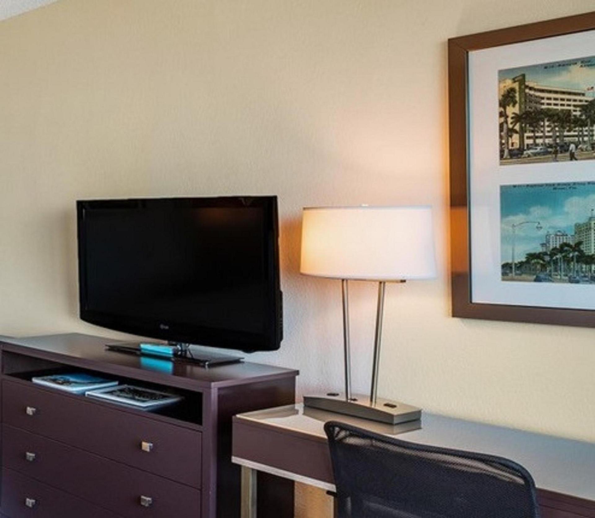 Holiday Inn Hotel Port of Miami-Downtown by IHG photo 2
