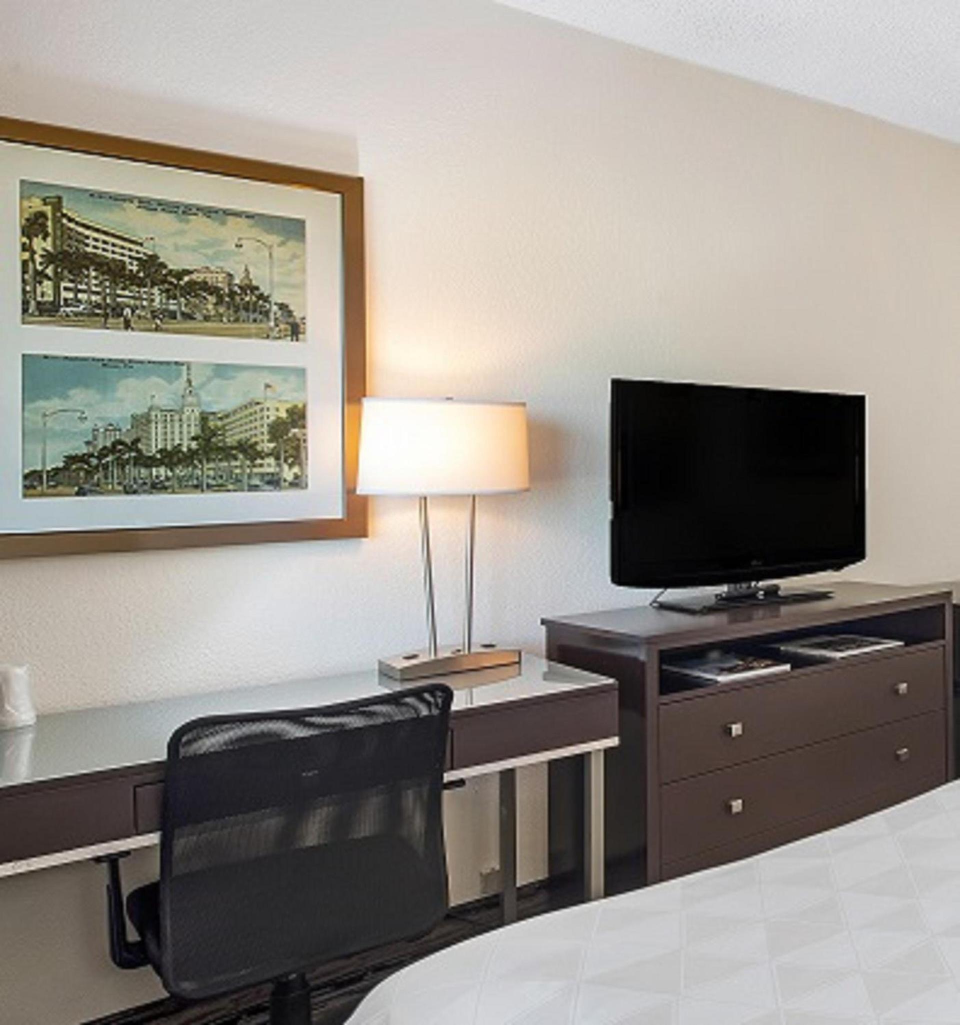 Holiday Inn Hotel Port of Miami-Downtown by IHG photo 3