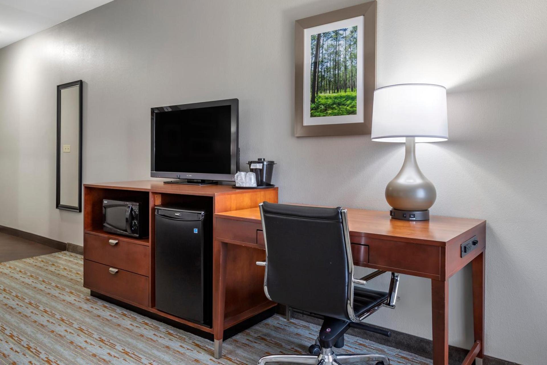 Comfort Inn & Suites Cleveland TX photo 43