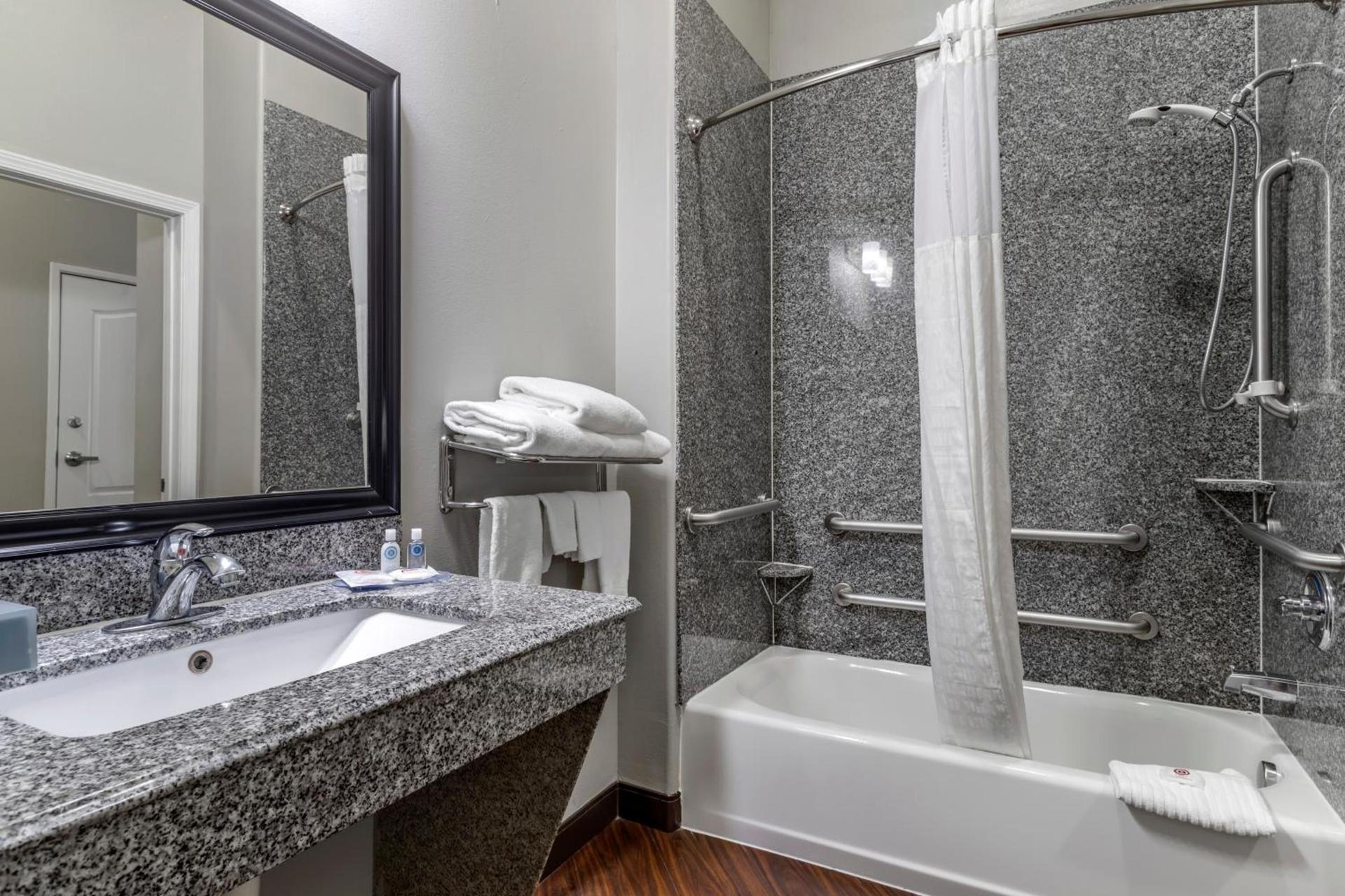 Comfort Inn & Suites Cleveland TX photo 53