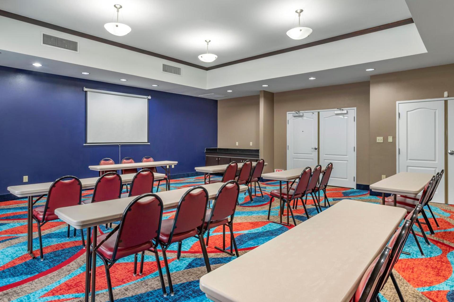 Comfort Inn & Suites Cleveland TX photo 56