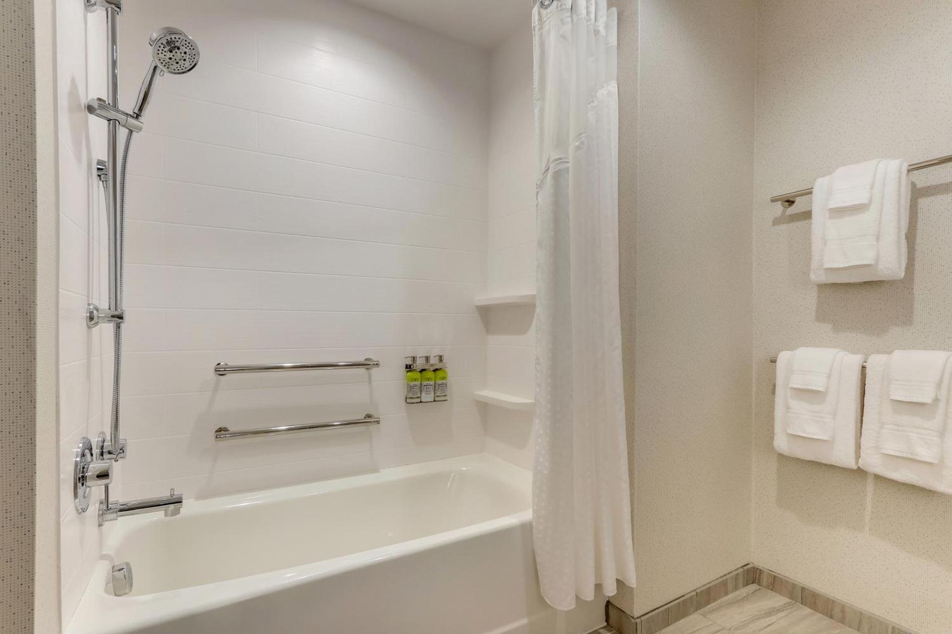 Holiday Inn Express - Wilmington - Porters Neck by IHG photo 40