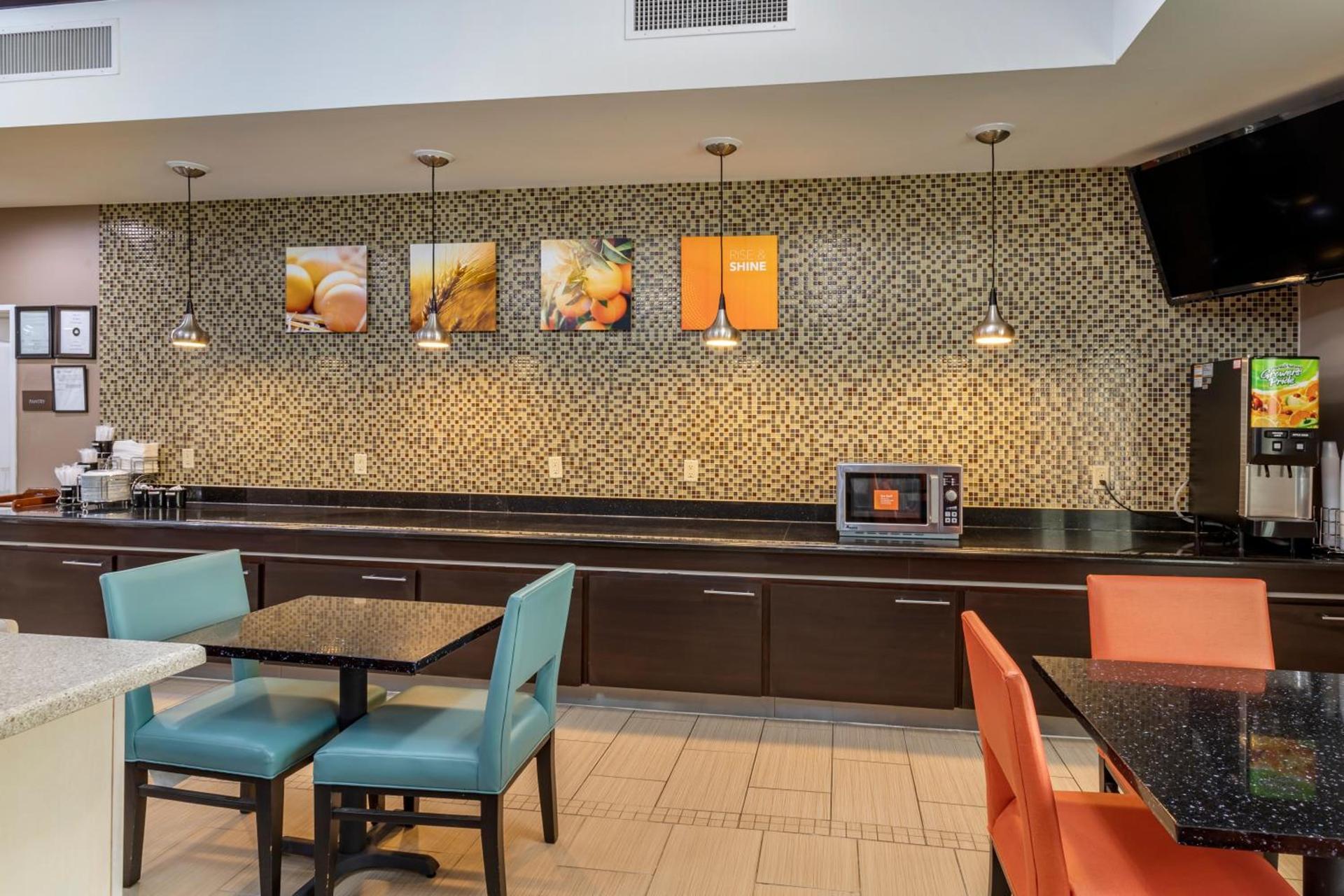 Comfort Inn & Suites Cleveland TX photo 60