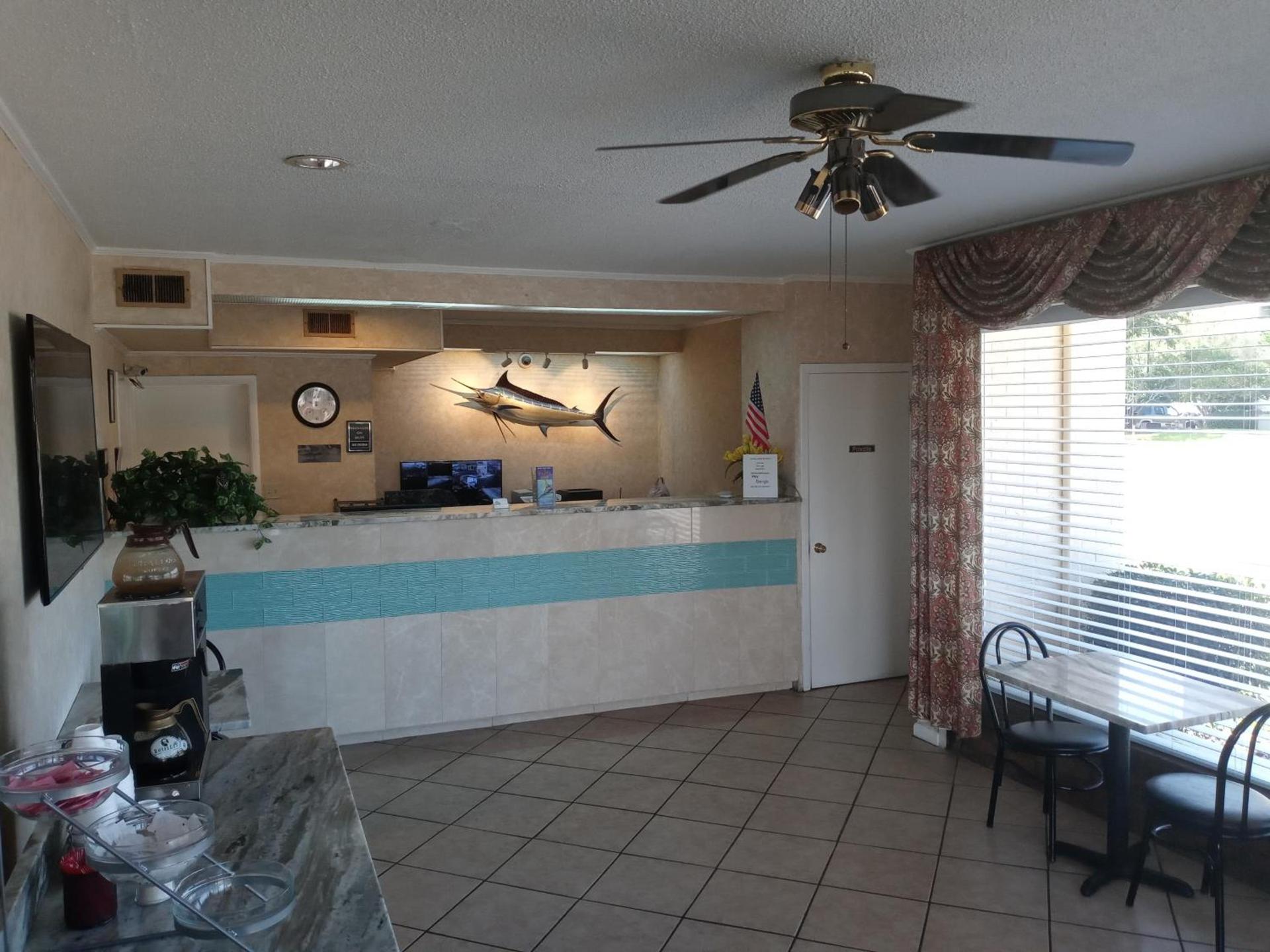 Hole Inn the Wall Hotel - Fort Walton Beach - Sunset Plaza - nearby Beaches & Hurlburt photo 13