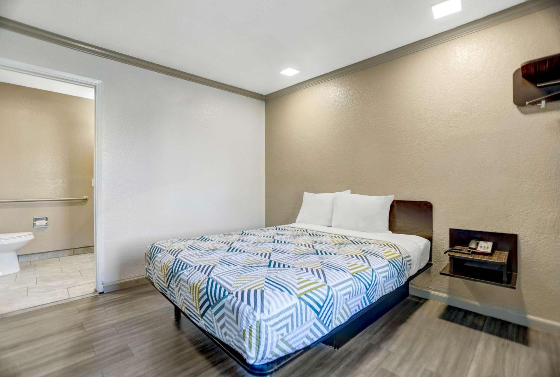 Motel 6-Red Bluff, CA photo 9
