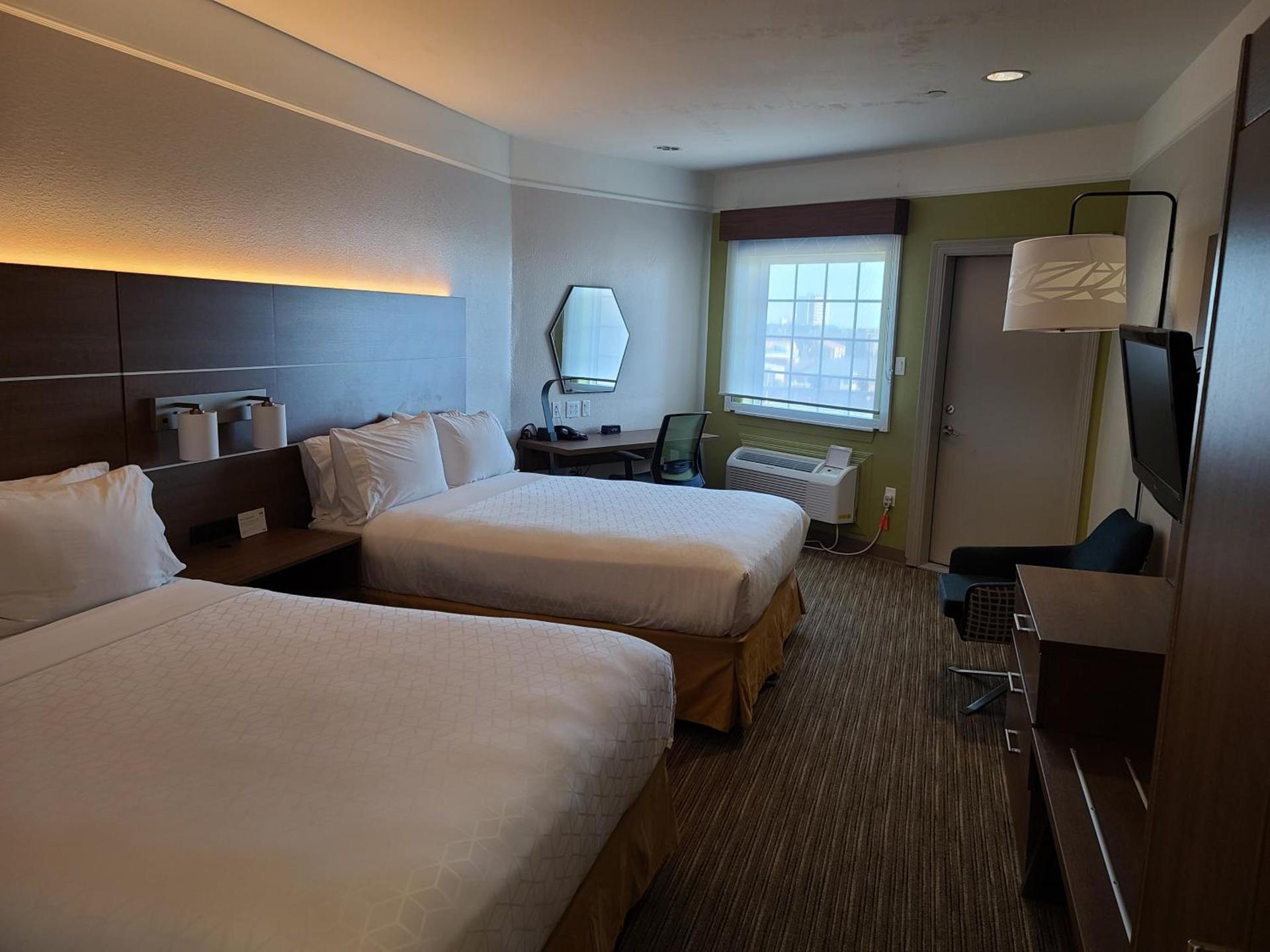 Holiday Inn Express & Suites Galveston West-Seawall photo 51