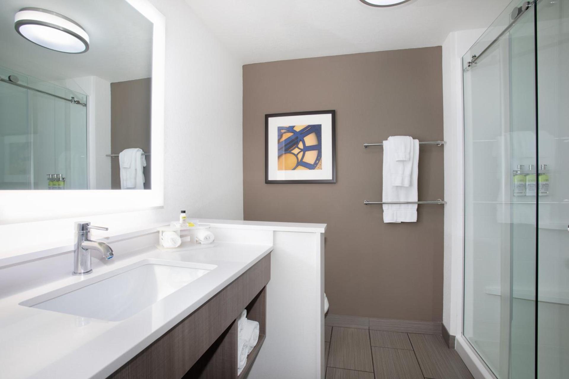 Holiday Inn Express & Suites Great Bend by IHG photo 29
