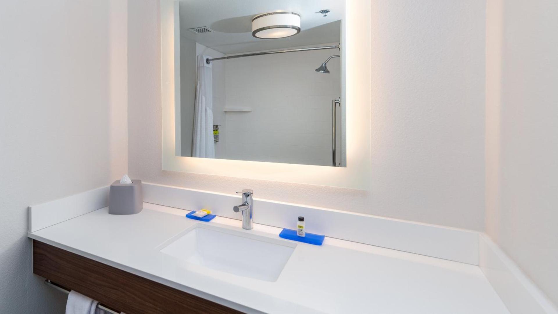 Holiday Inn Express & Suites Dinuba West by IHG photo 31