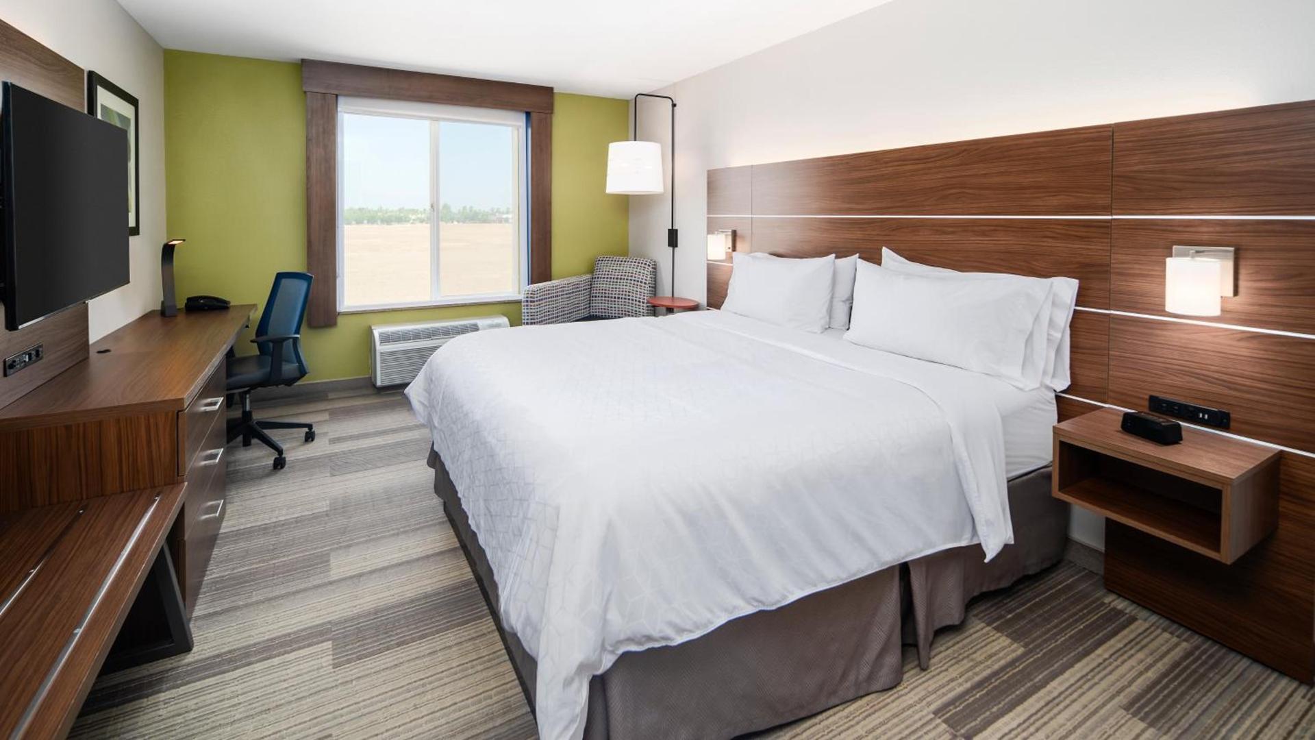 Holiday Inn Express & Suites Dinuba West by IHG photo 39