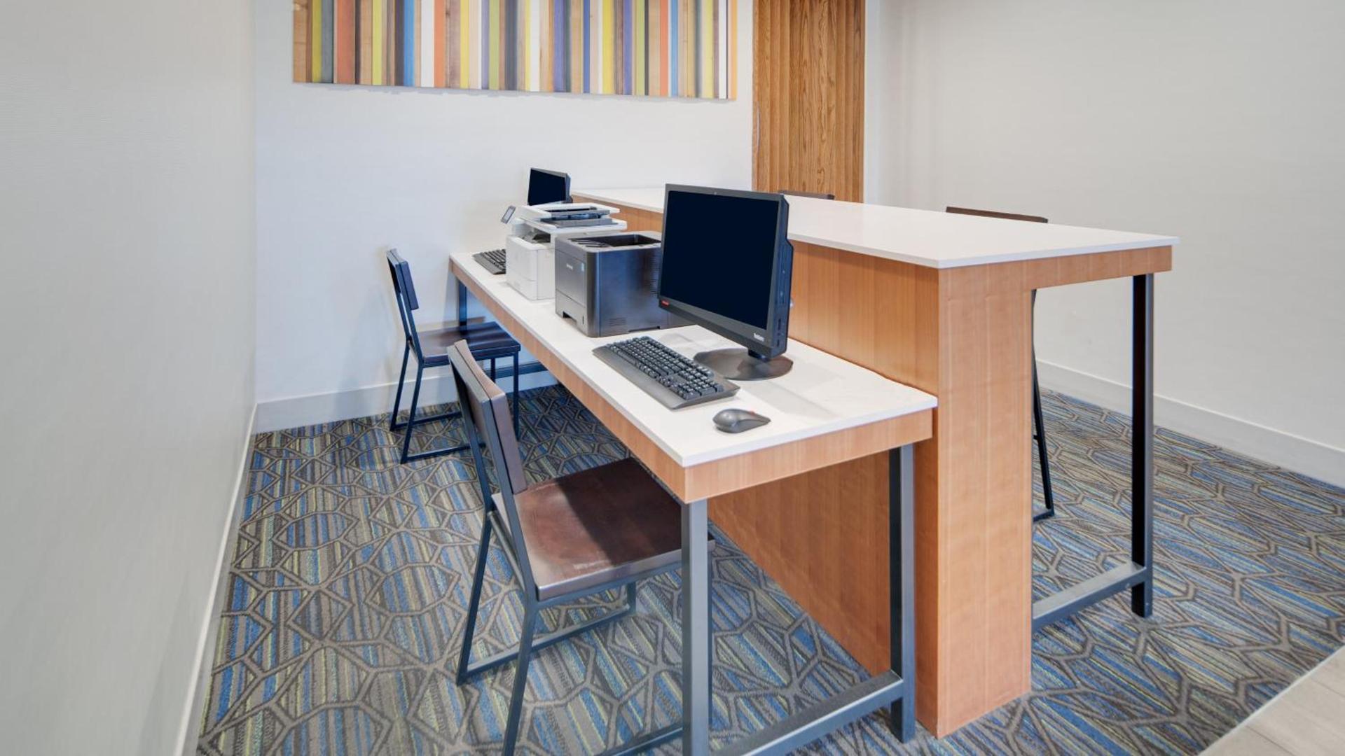 Holiday Inn Express & Suites Dinuba West by IHG photo 8