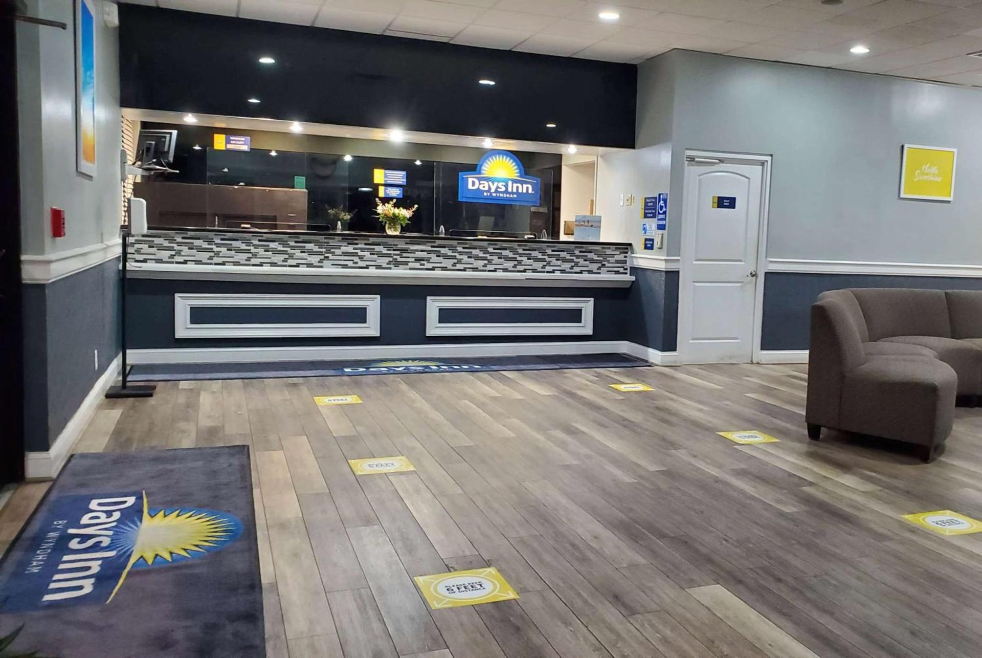 Days Inn by Wyndham Stuart photo 5