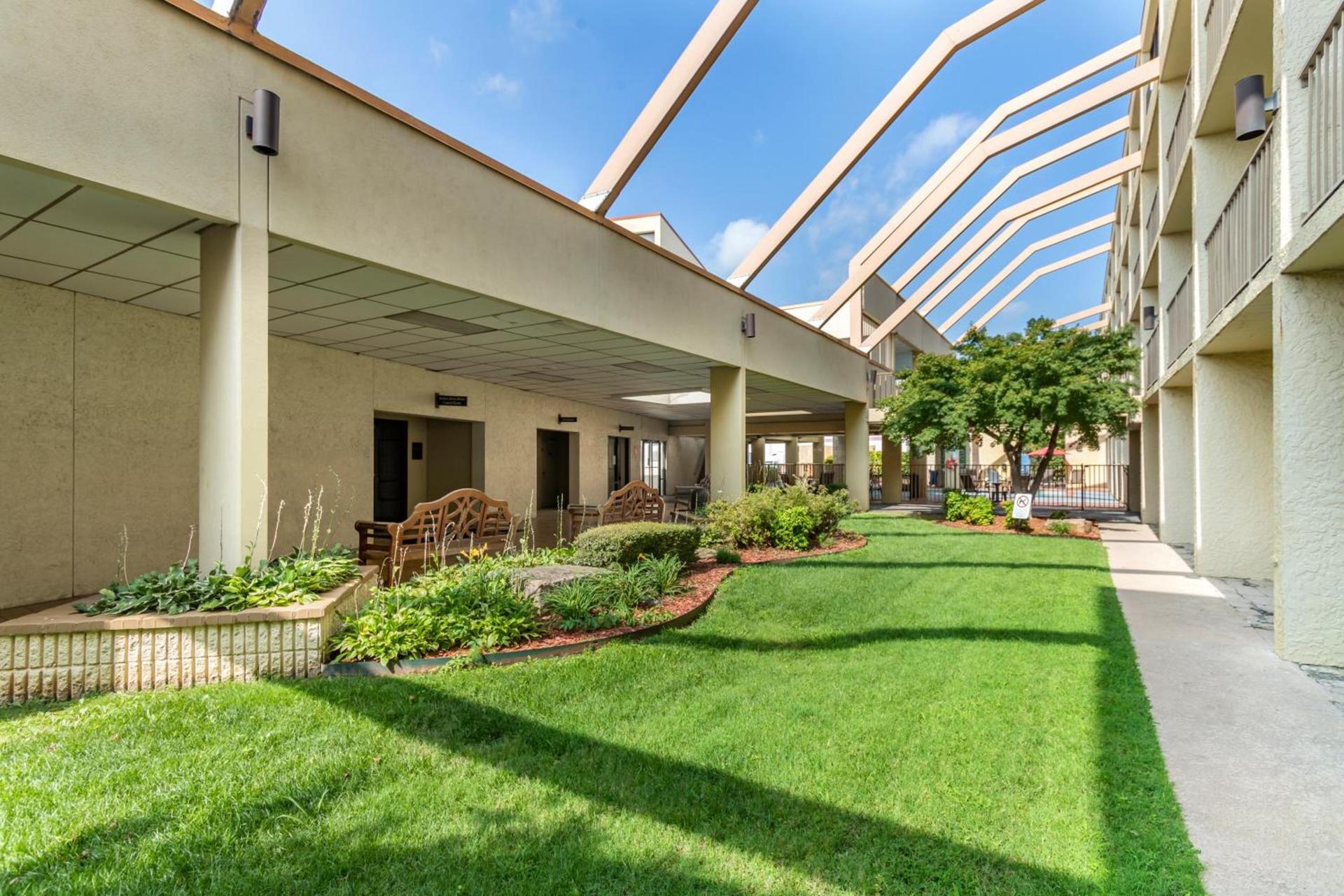 Ramada by Wyndham Tulsa Broken Arrow photo 33