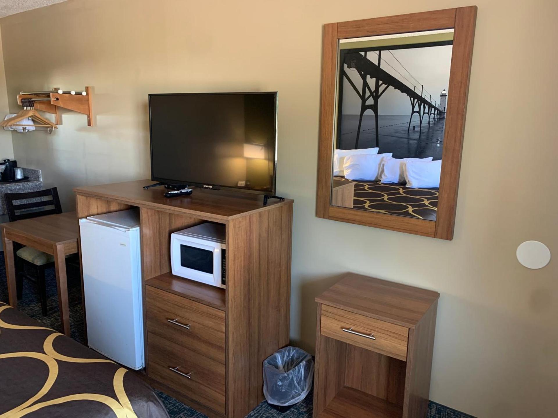 Super 8 by Wyndham Petoskey photo 20