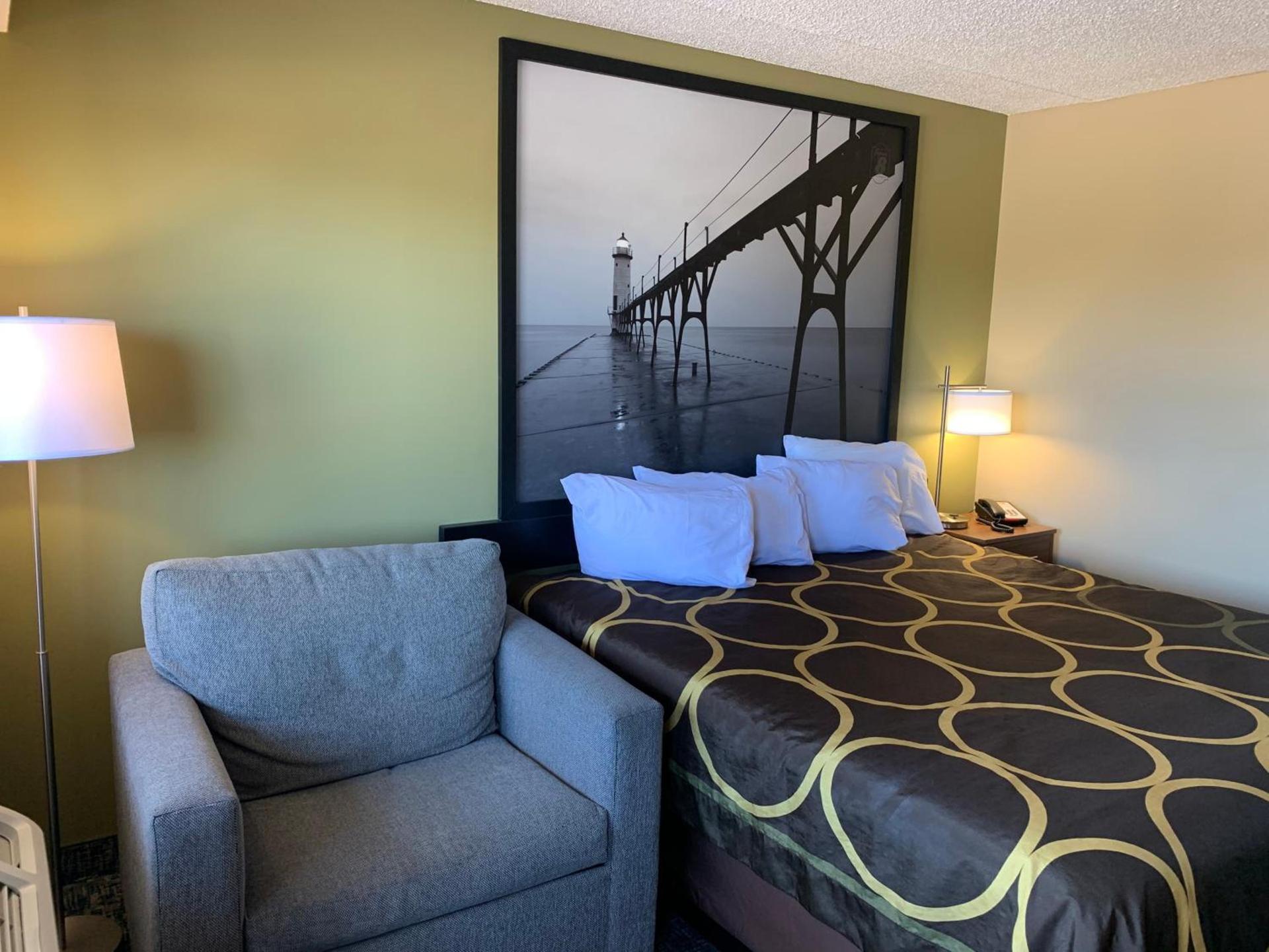 Super 8 by Wyndham Petoskey photo 17