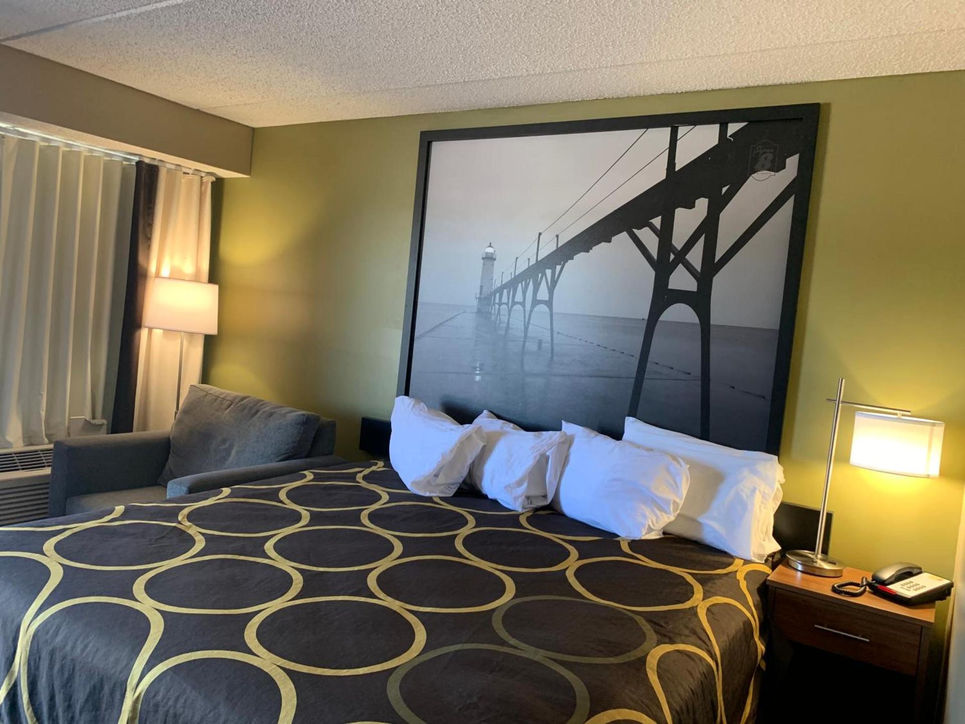 Super 8 by Wyndham Petoskey photo 18