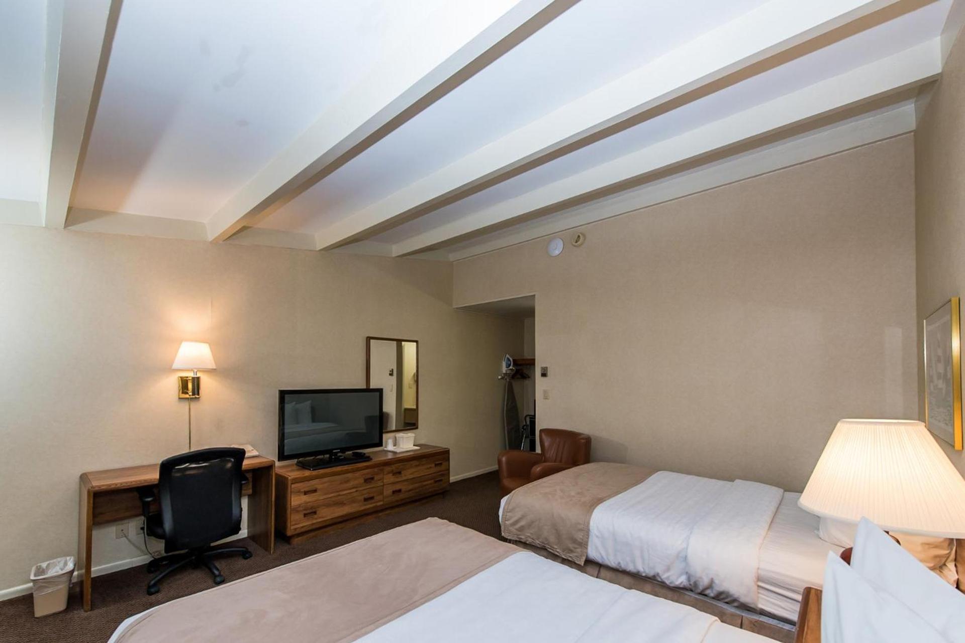 Windjammer Lodge photo 4
