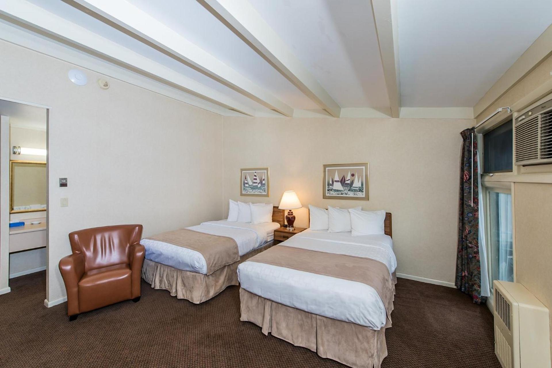 Windjammer Lodge photo 7
