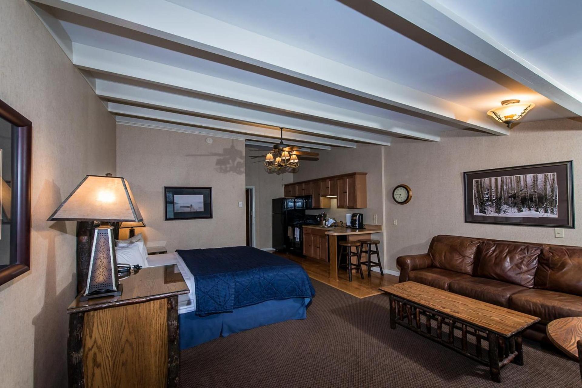 Windjammer Lodge photo 1