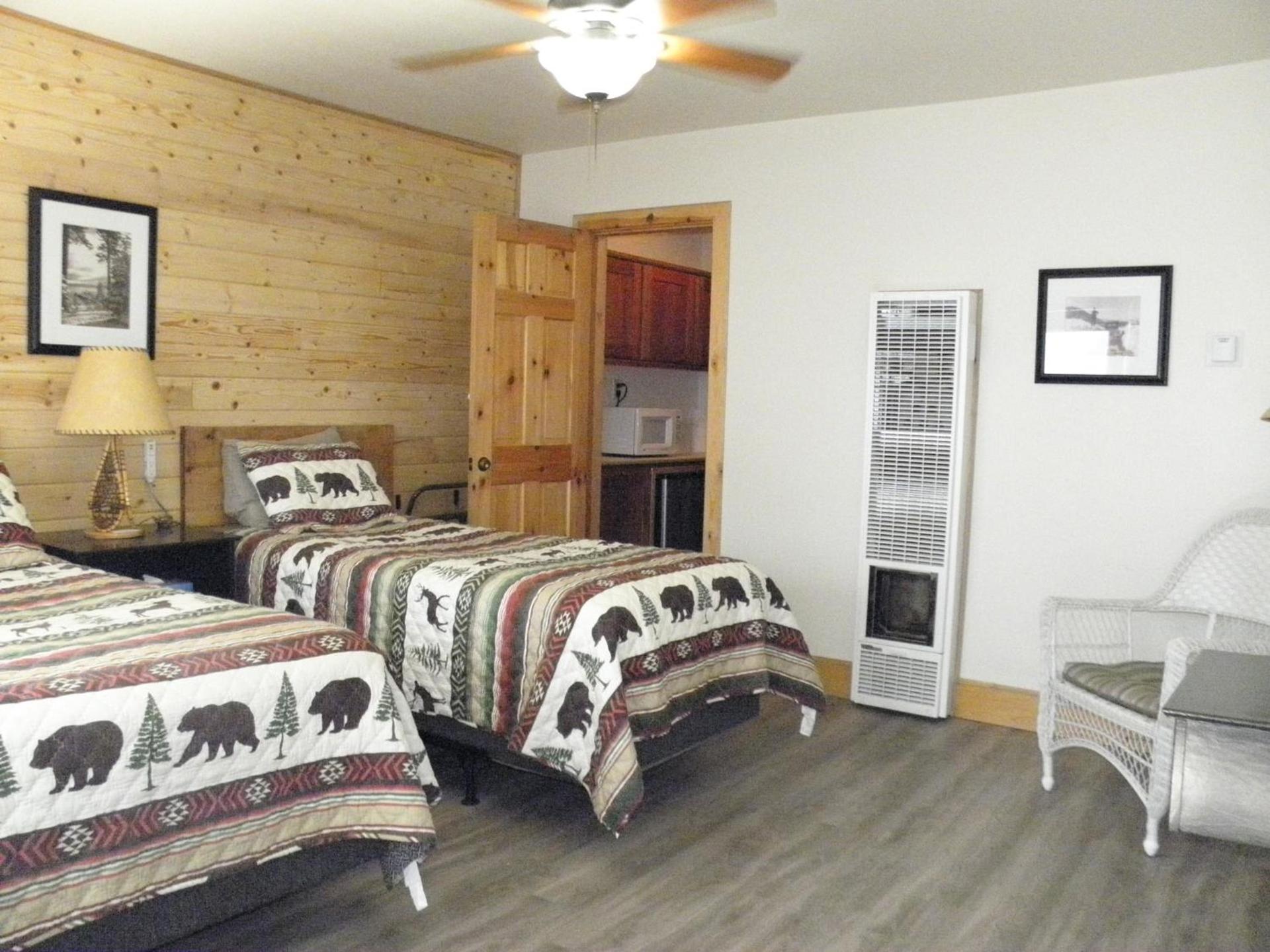 CREEKSIDE LODGE photo 9