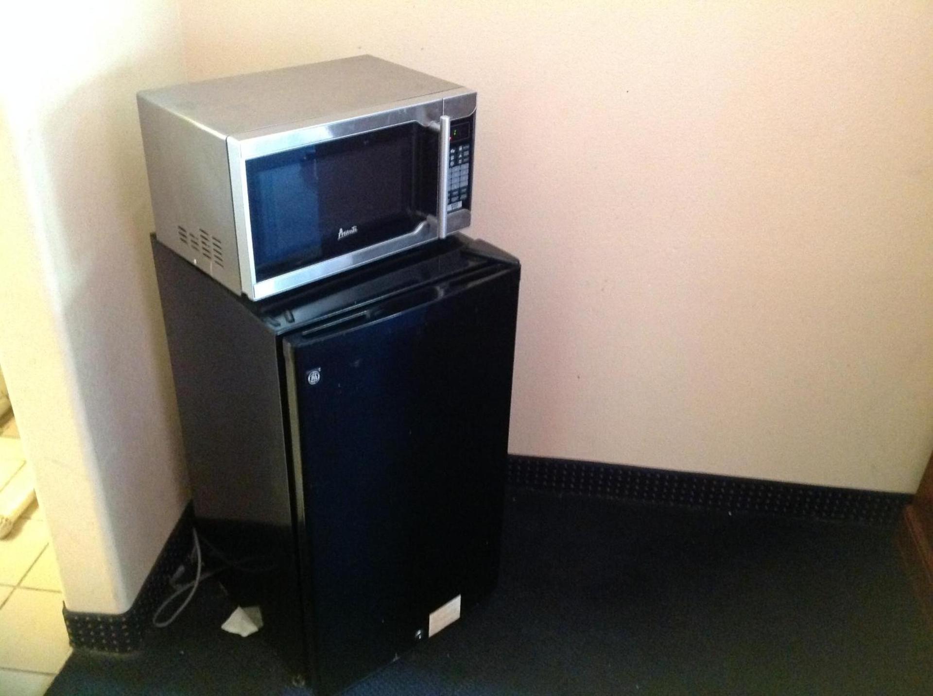 Executive Inn & Suites photo 12