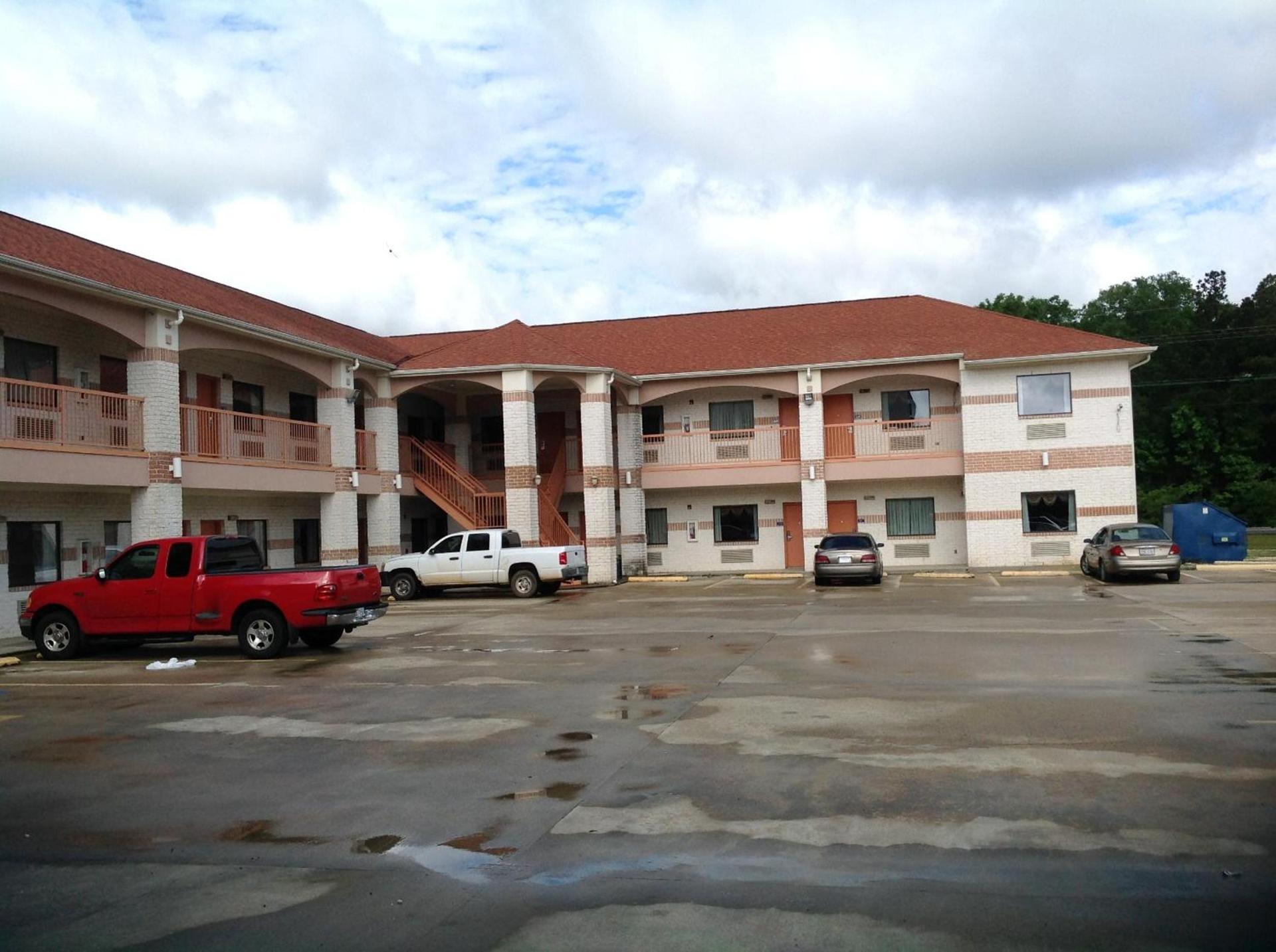 Executive Inn & Suites photo 1