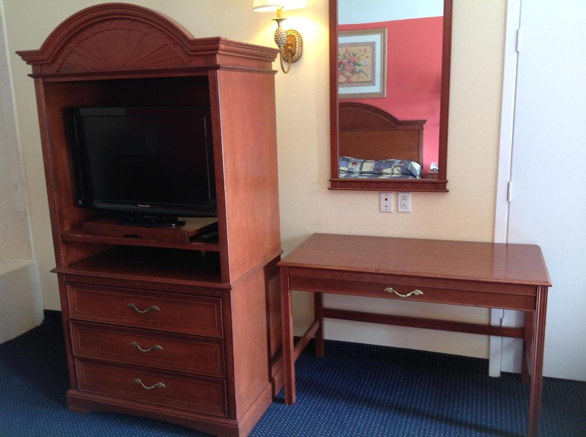 Executive Inn & Suites photo 15