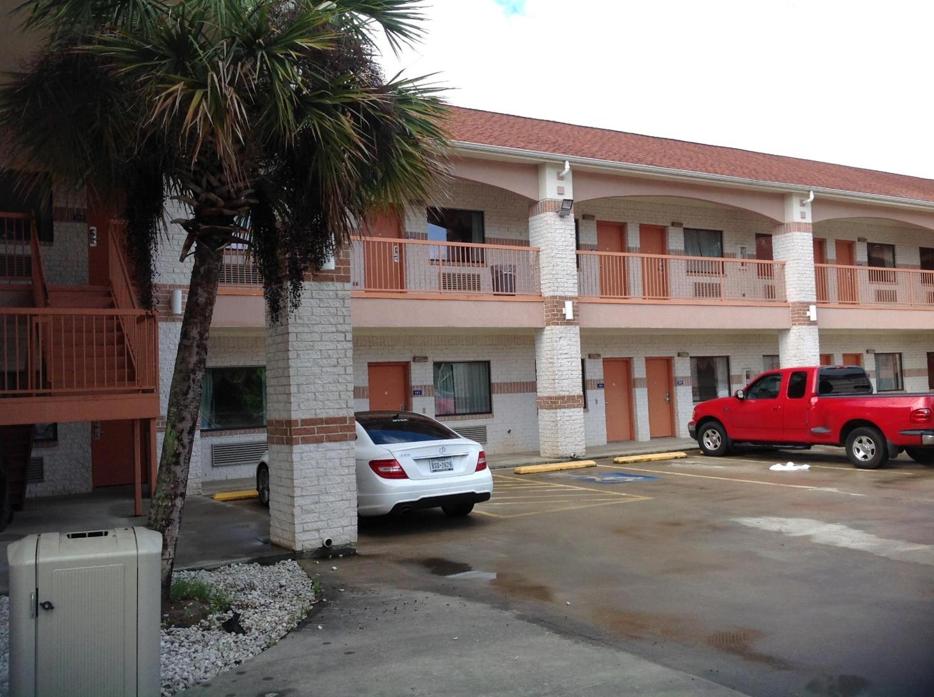Executive Inn & Suites photo 20