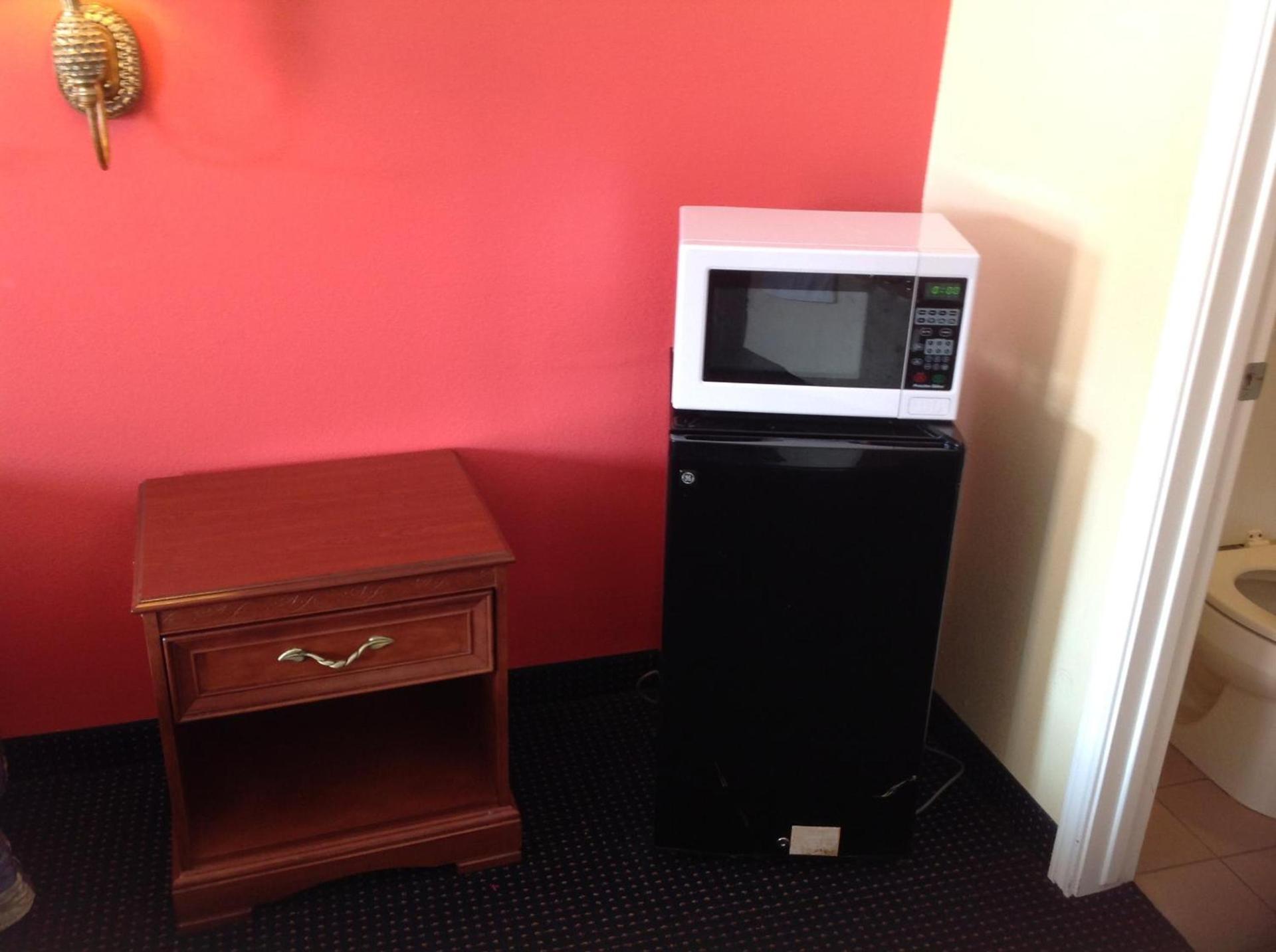 Executive Inn & Suites photo 21