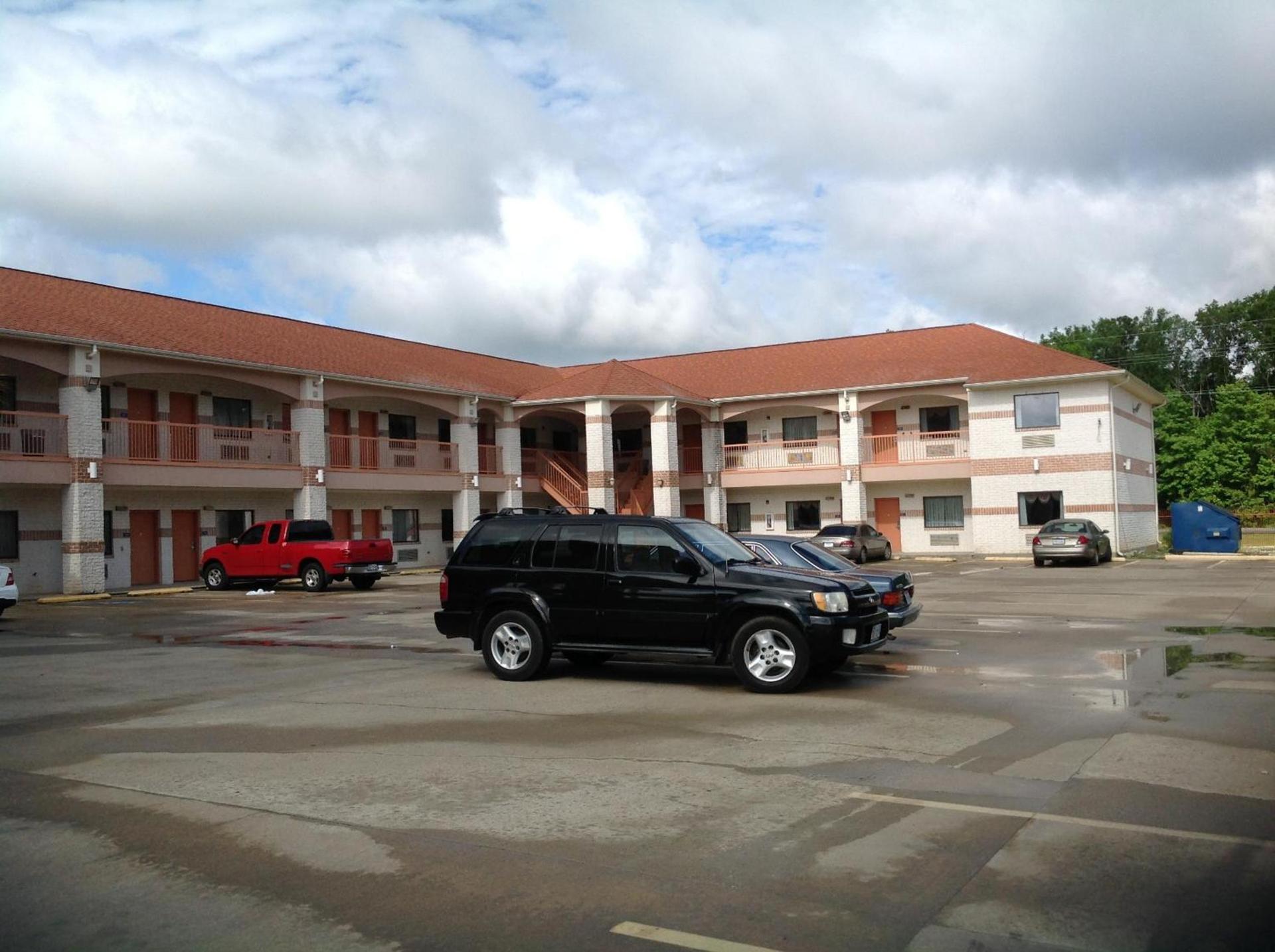 Executive Inn & Suites photo 22