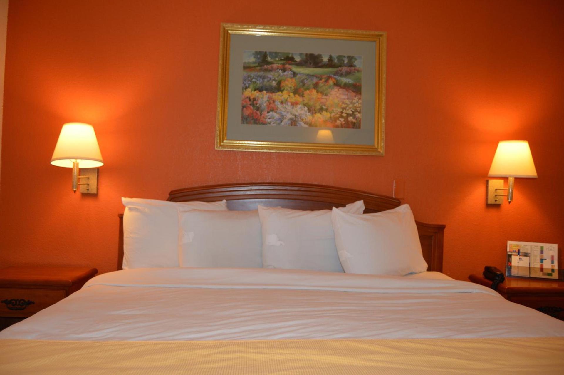 Americas Best Value Inn Gainesville TX photo 13