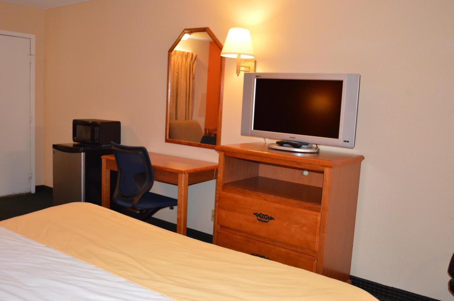 Americas Best Value Inn Gainesville TX photo 14
