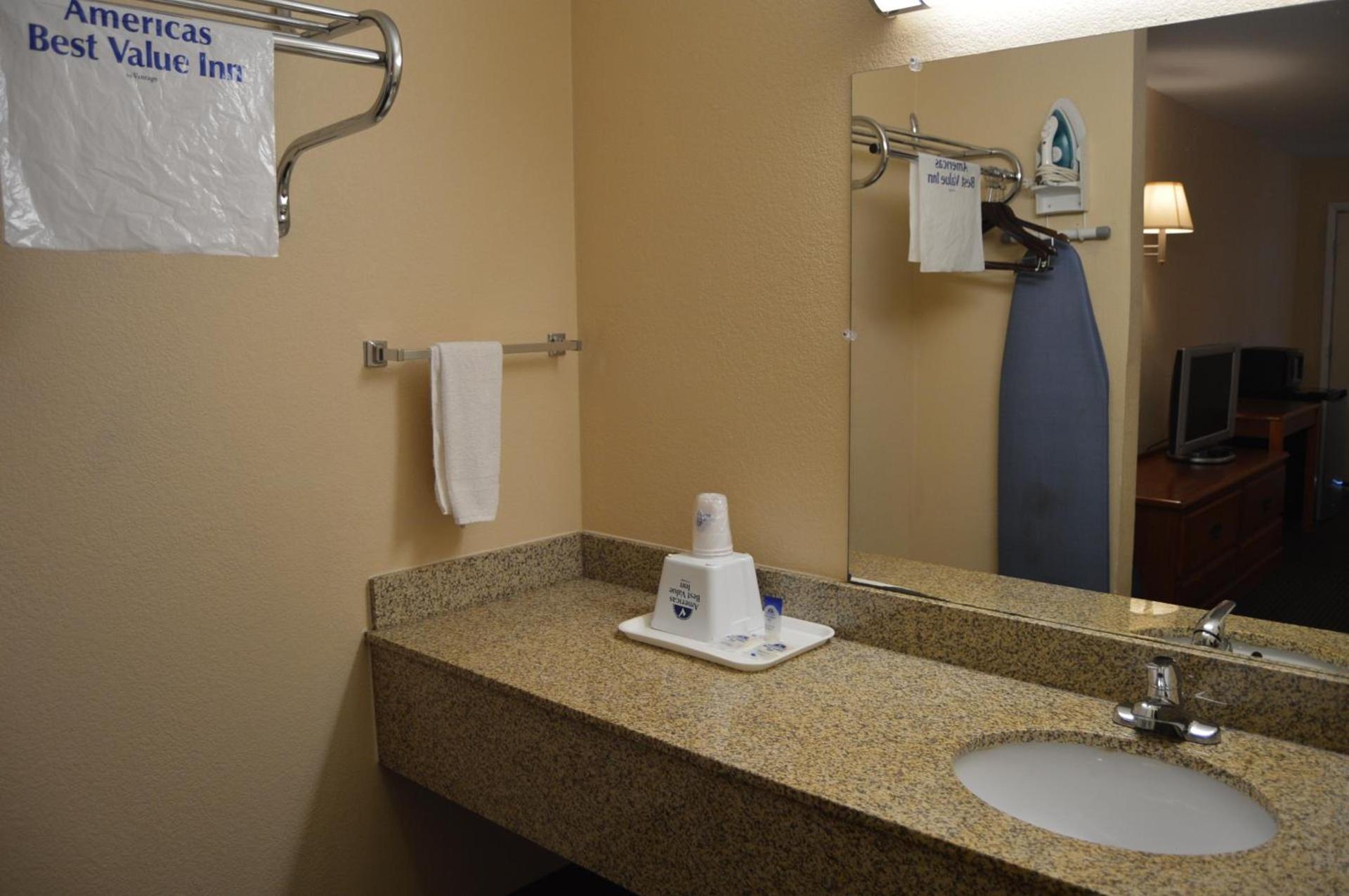 Americas Best Value Inn Gainesville TX photo 15